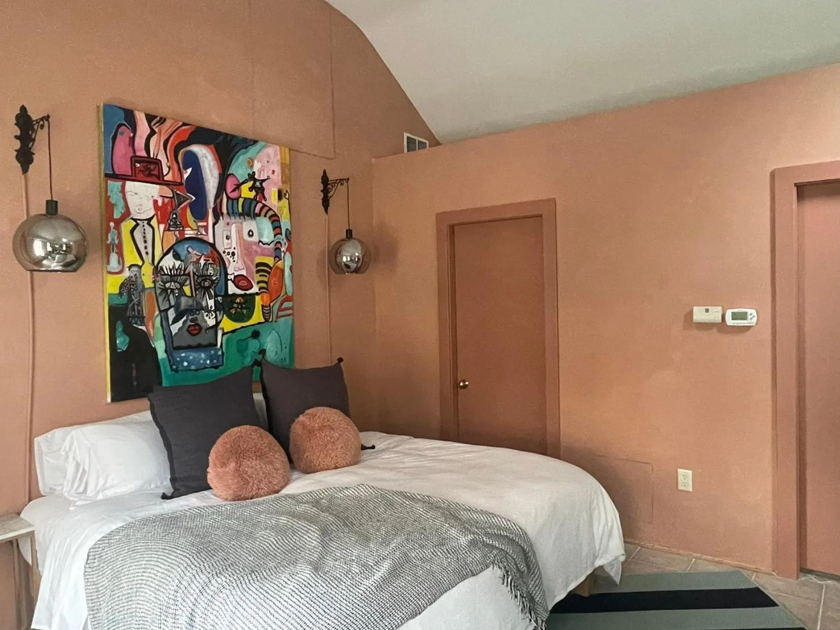 Bed in The Trail in Adams - Berkshires' Art Hotel