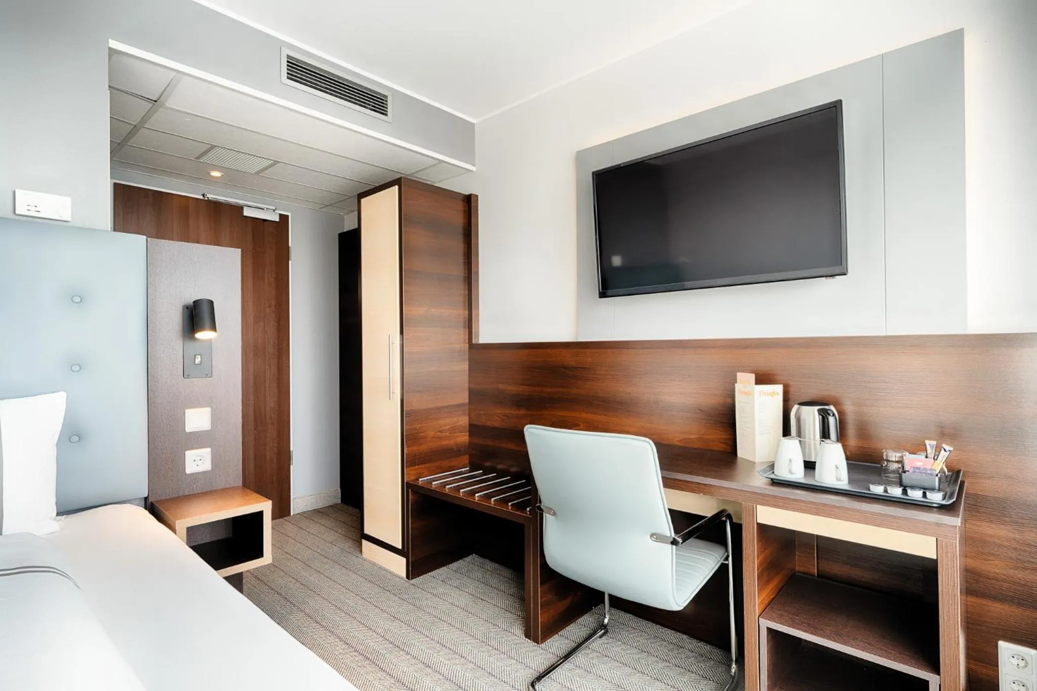 TV and multimedia, Bed in Premier Inn Berlin City Süd