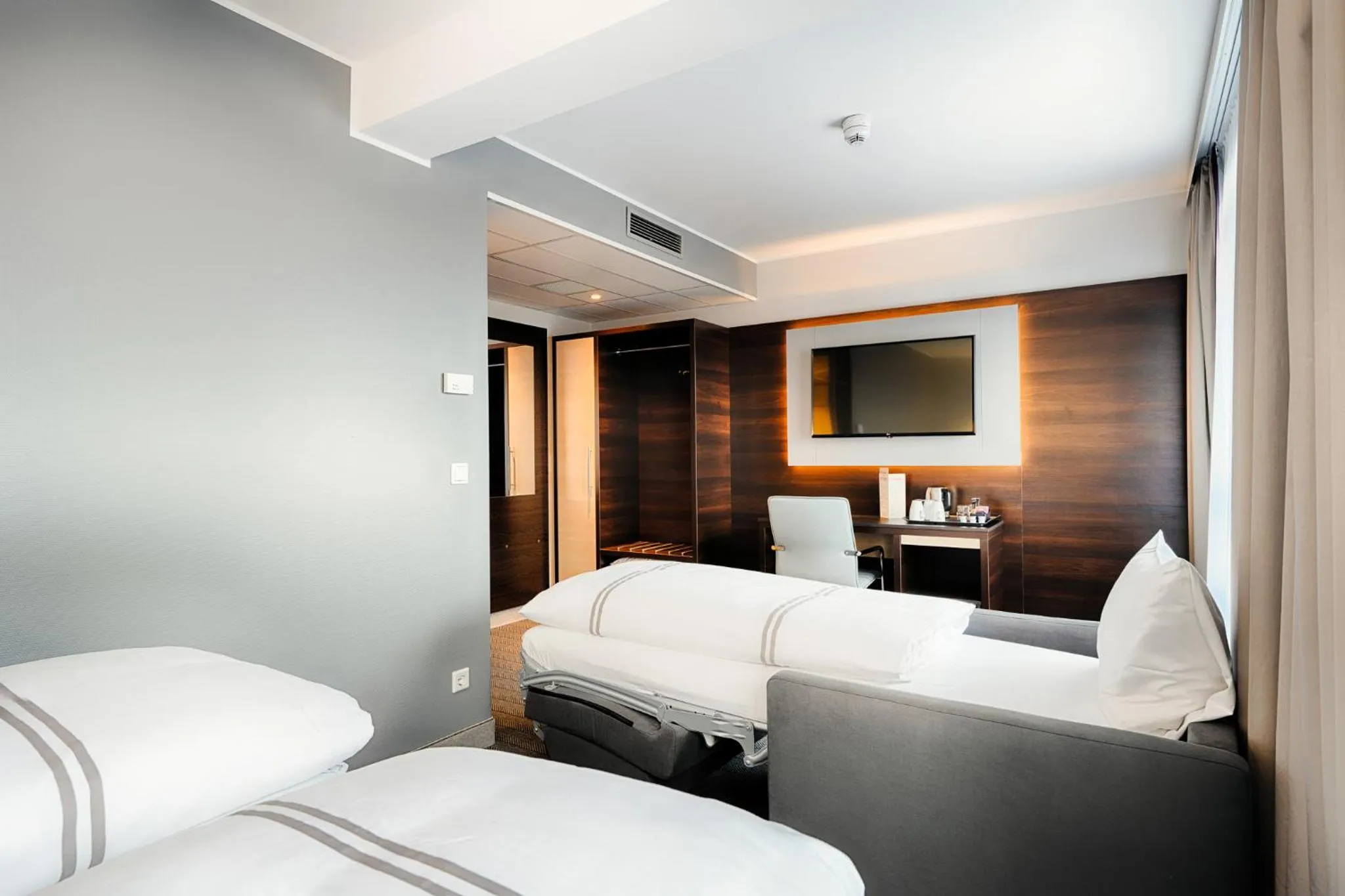 Bed in Premier Inn Berlin City Süd