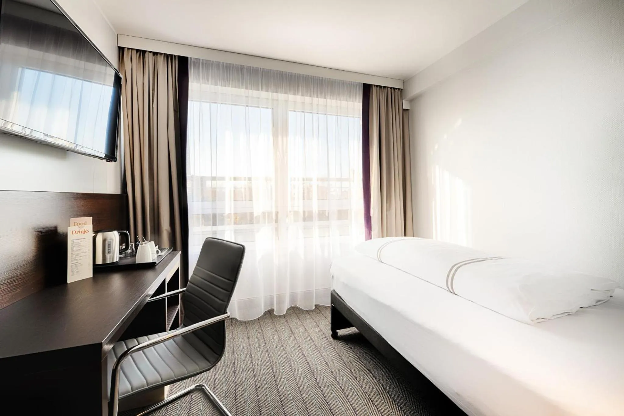 Bedroom, Bed in Premier Inn Berlin City Süd