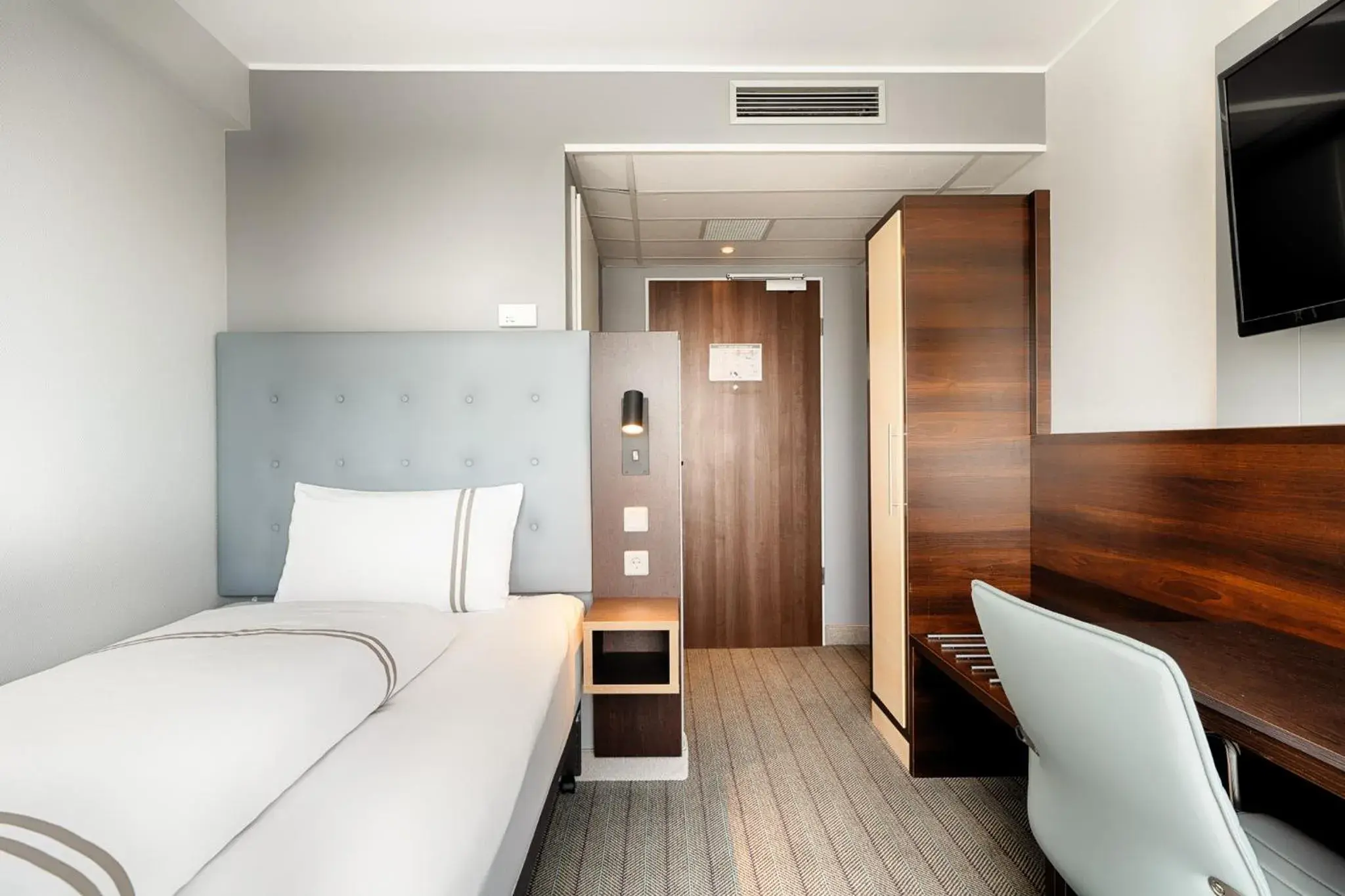 Standard Single Room in Premier Inn Berlin City Süd Standard Single Room in Premier Inn Berlin City Süd