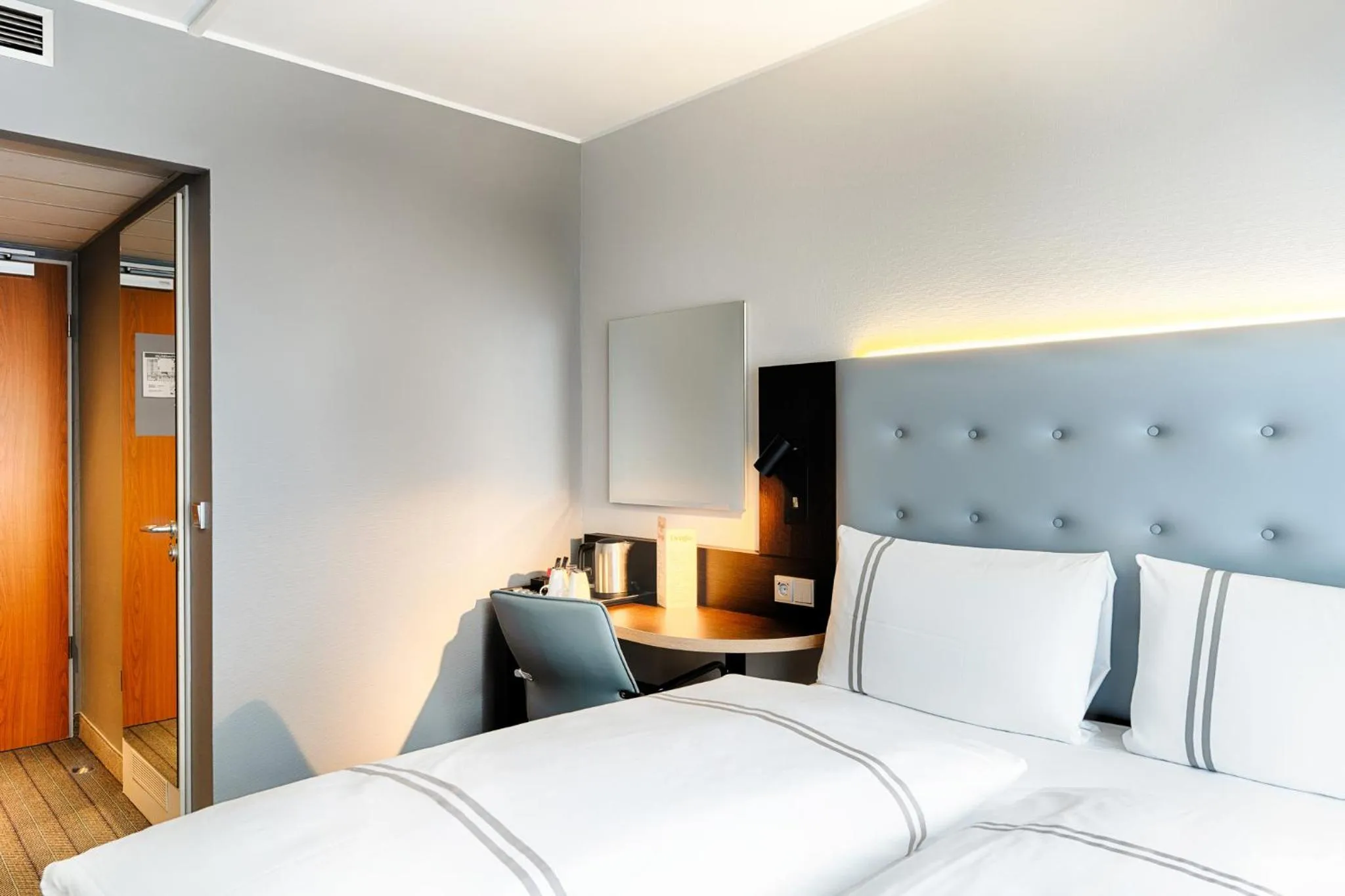 Bed in Premier Inn Berlin City Süd