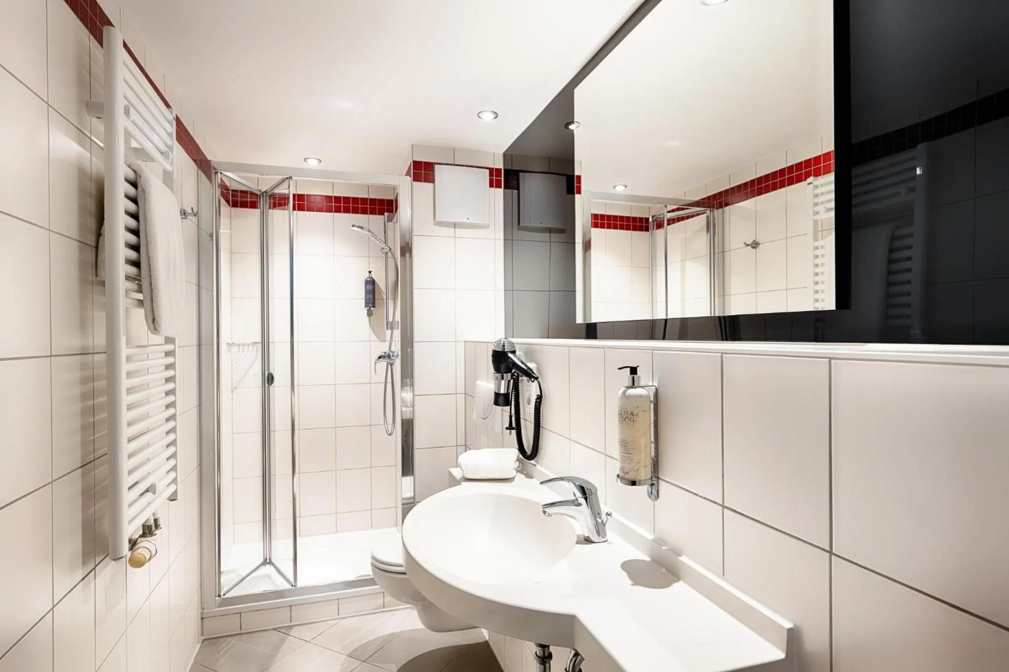 Bathroom in Premier Inn Berlin City Süd