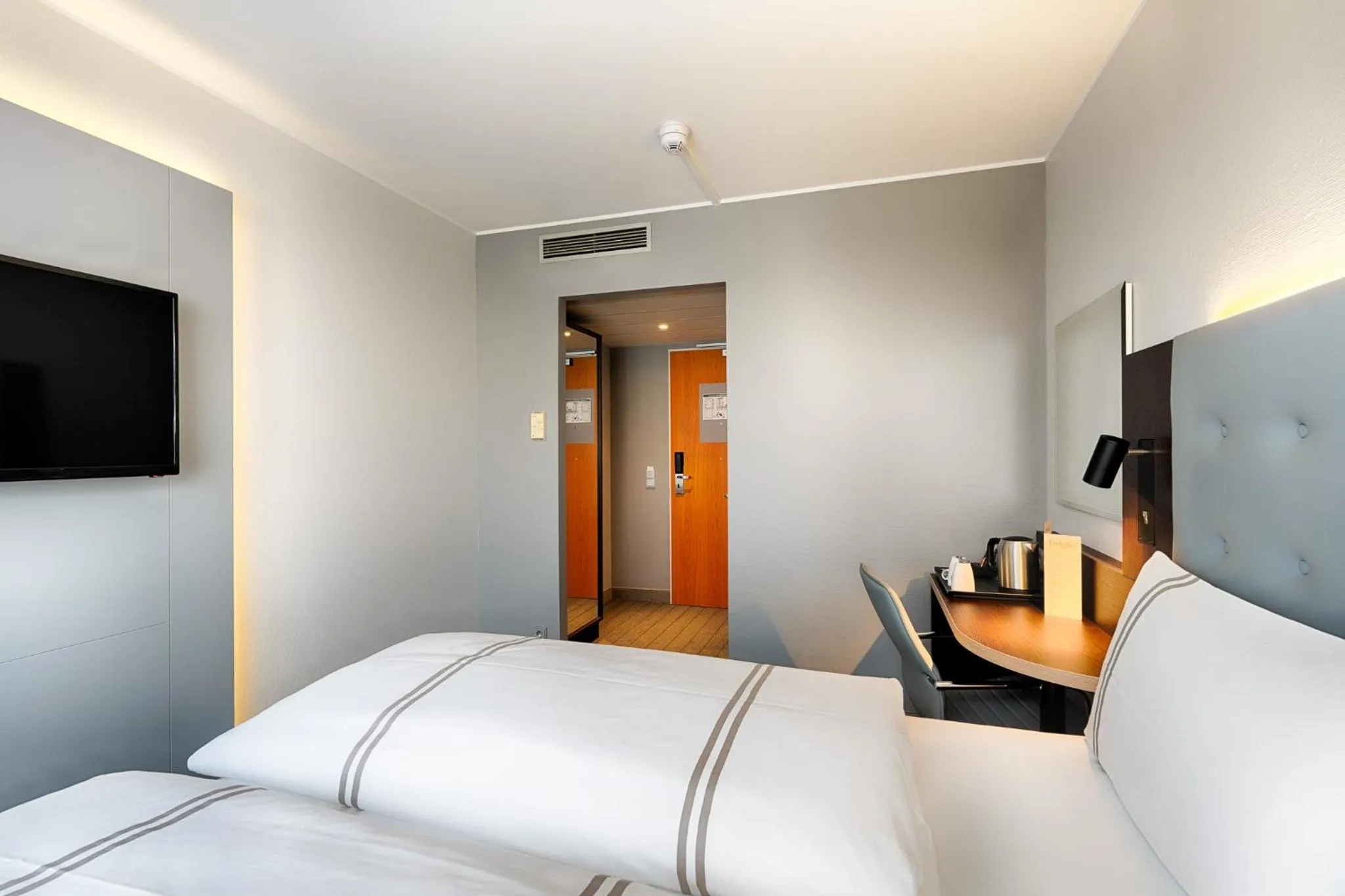 Bed in Premier Inn Berlin City Süd