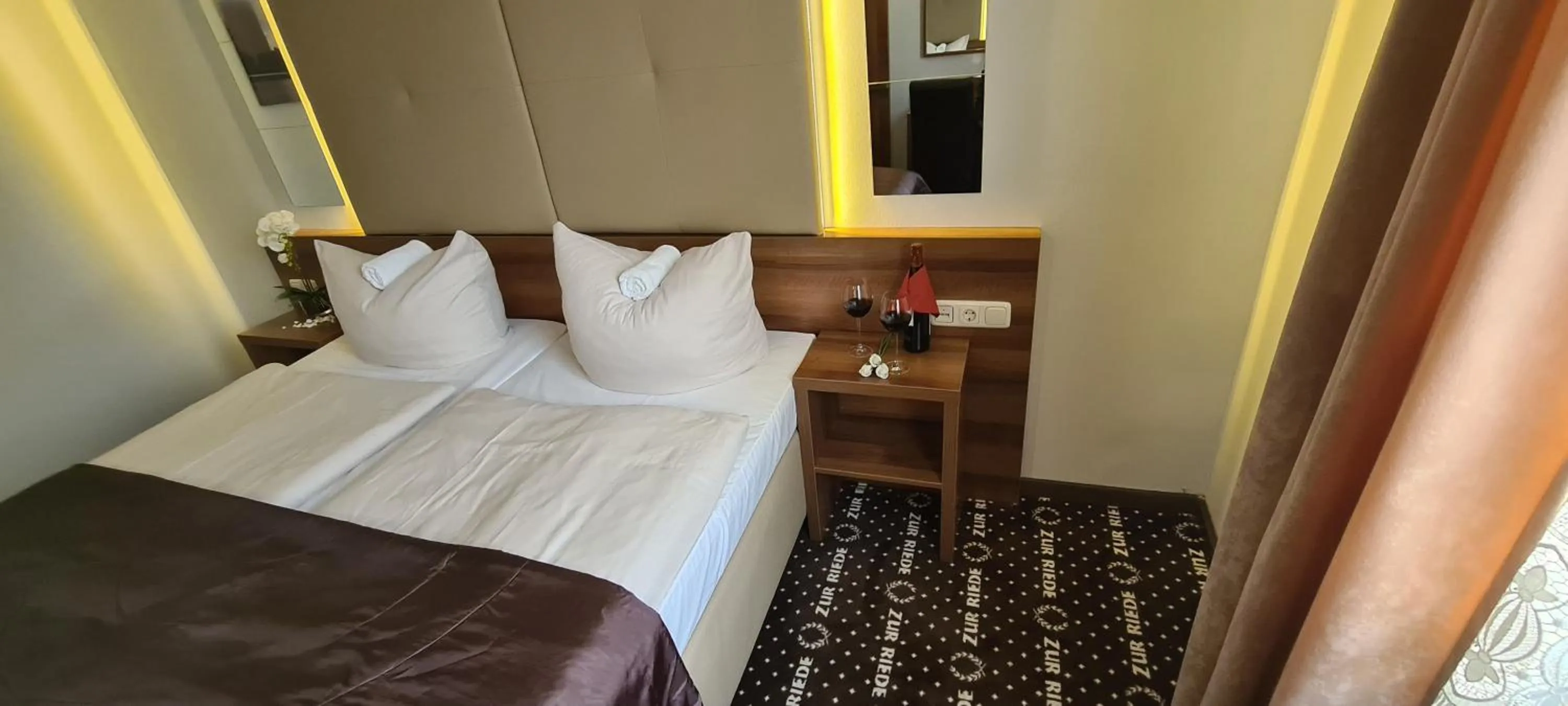 Bed in Hotel zur Riede bei Bremen