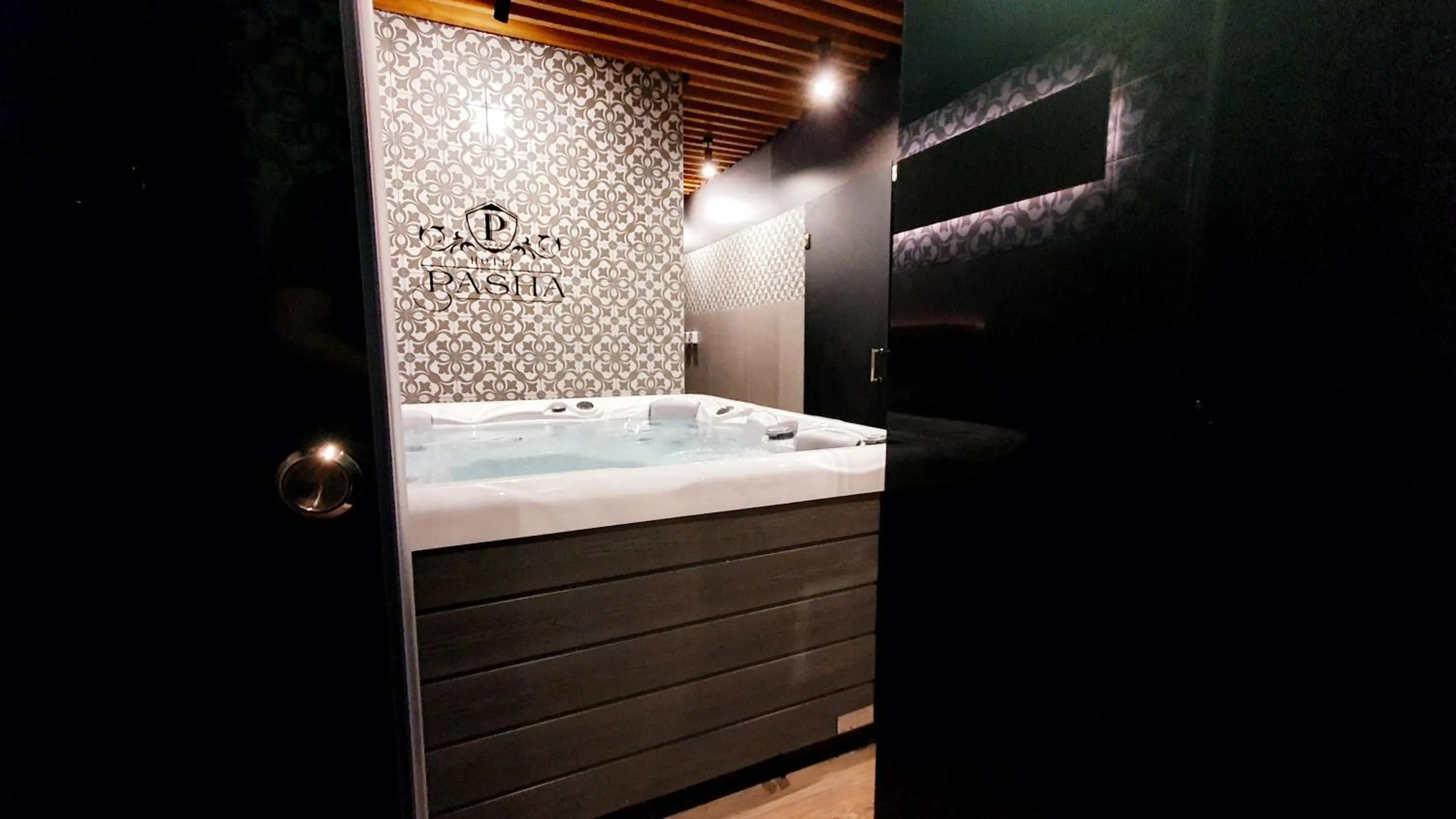 Hot Tub in Hotel Pasha