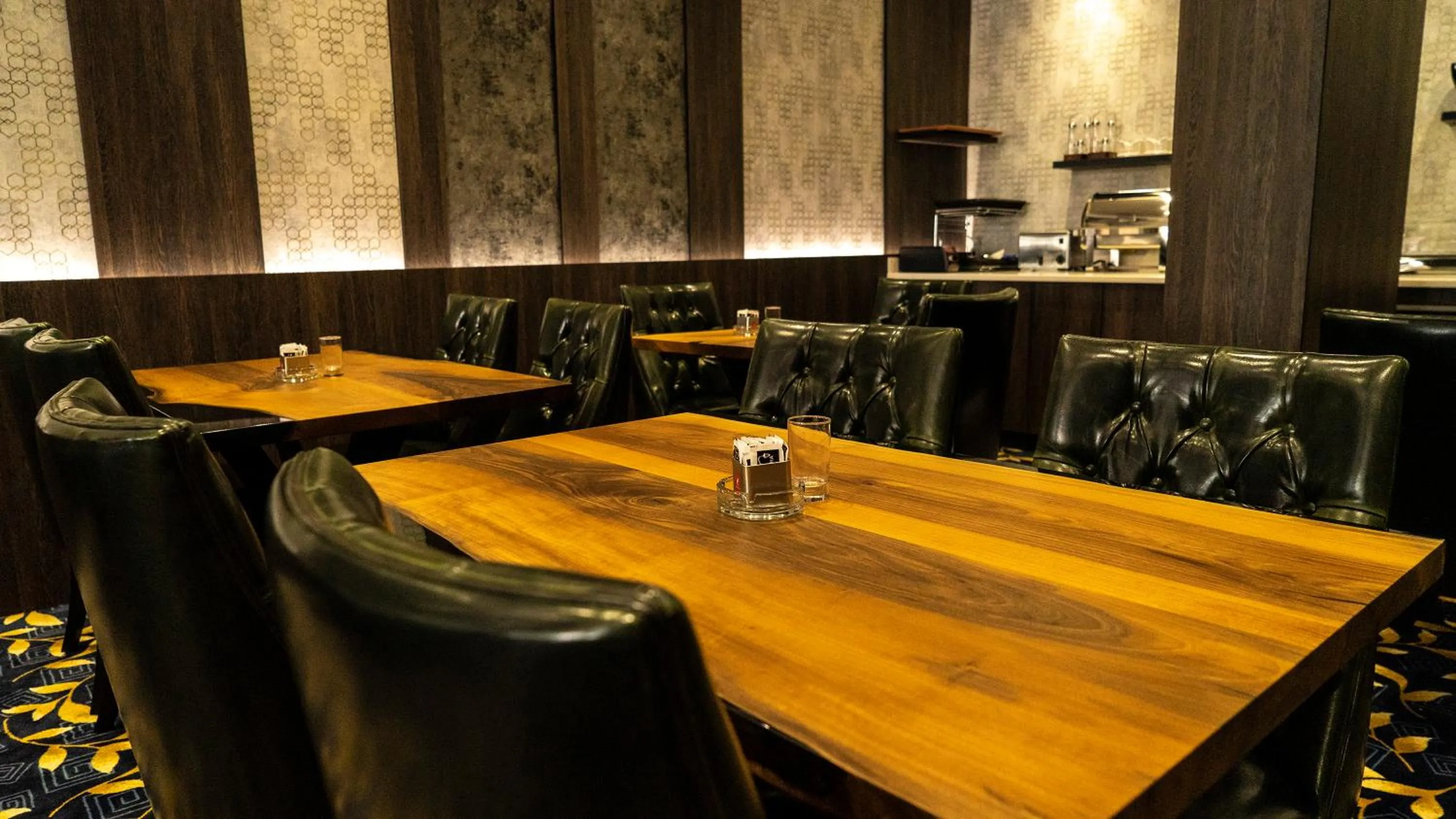 Restaurant/places to eat in Hotel Pasha