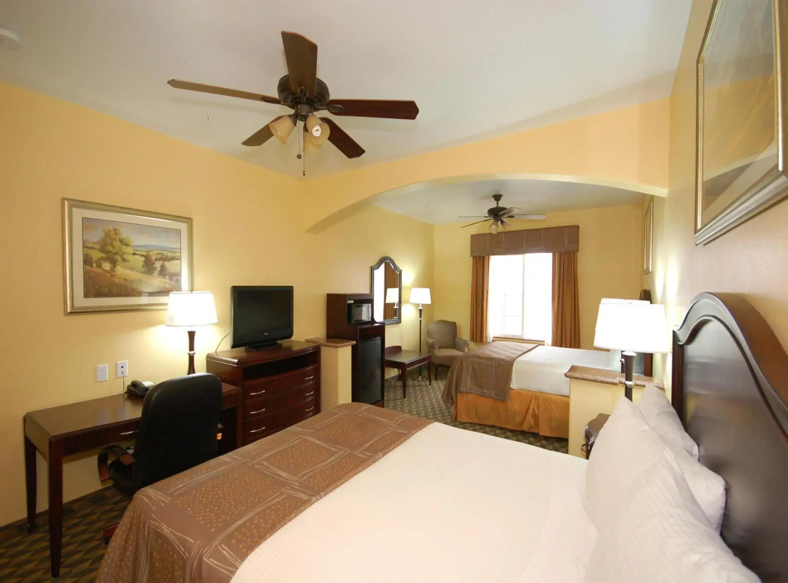 Photo of the whole room, Bed in Best Western Plus Manvel Photo of the whole room, Bed in Best Western Plus Manvel