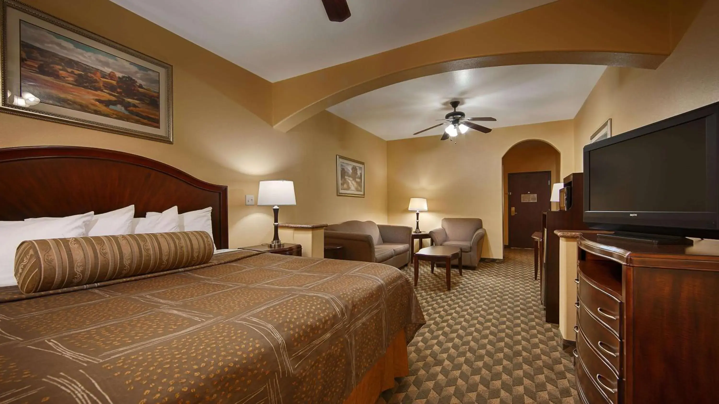 Photo of the whole room, Bed in Best Western Plus Manvel Photo of the whole room, Bed in Best Western Plus Manvel