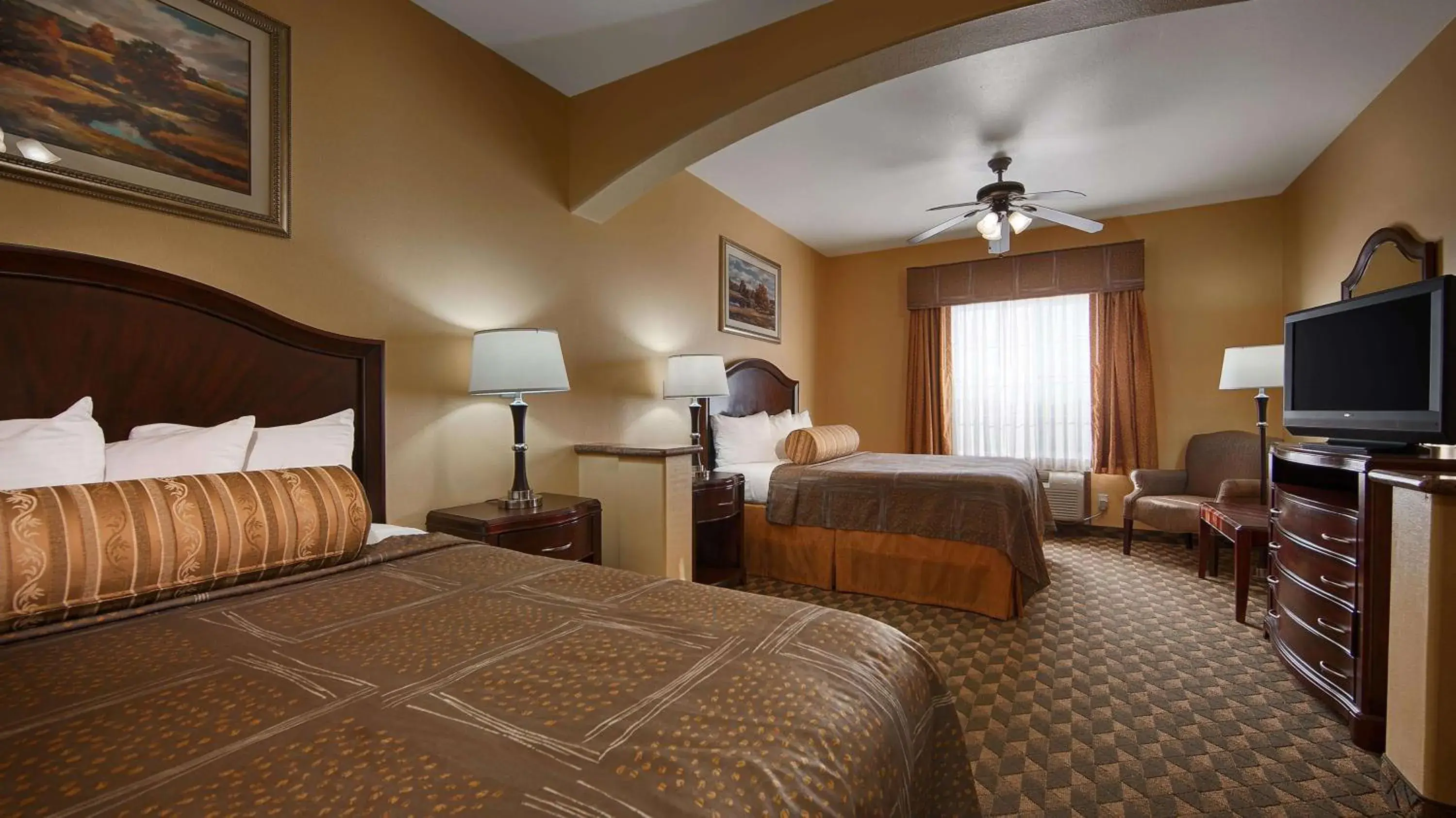 Photo of the whole room, Bed in Best Western Plus Manvel Photo of the whole room, Bed in Best Western Plus Manvel