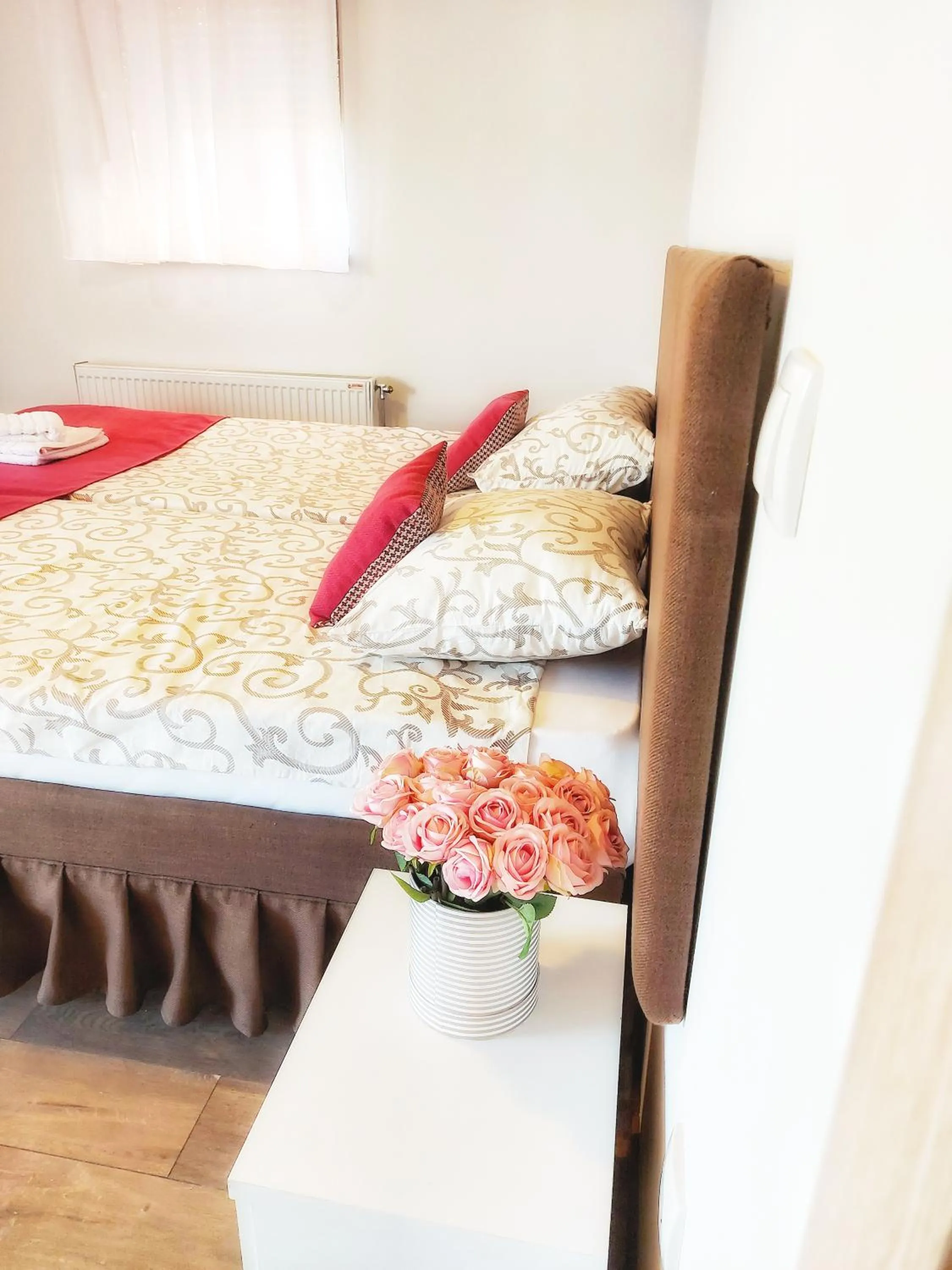 Bed in MAGENTA Apartments