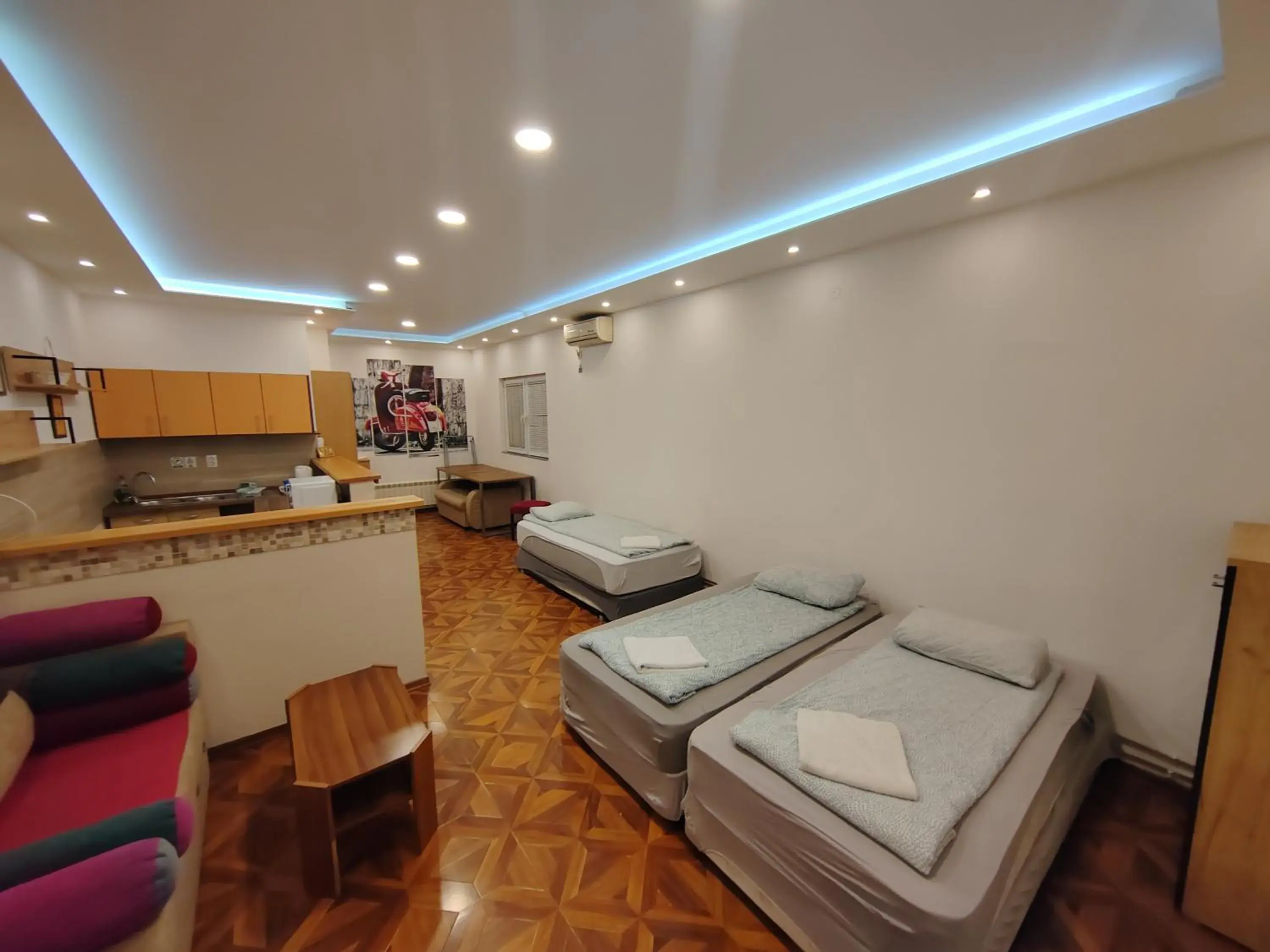 Comfort Triple Room in MAGENTA Apartments Comfort Triple Room in MAGENTA Apartments