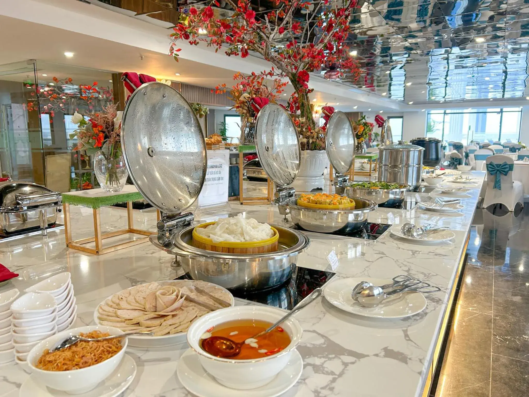 Restaurant/places to eat in Paddington Hotel Halong Bayview Restaurant/places to eat in Paddington Hotel Halong Bayview