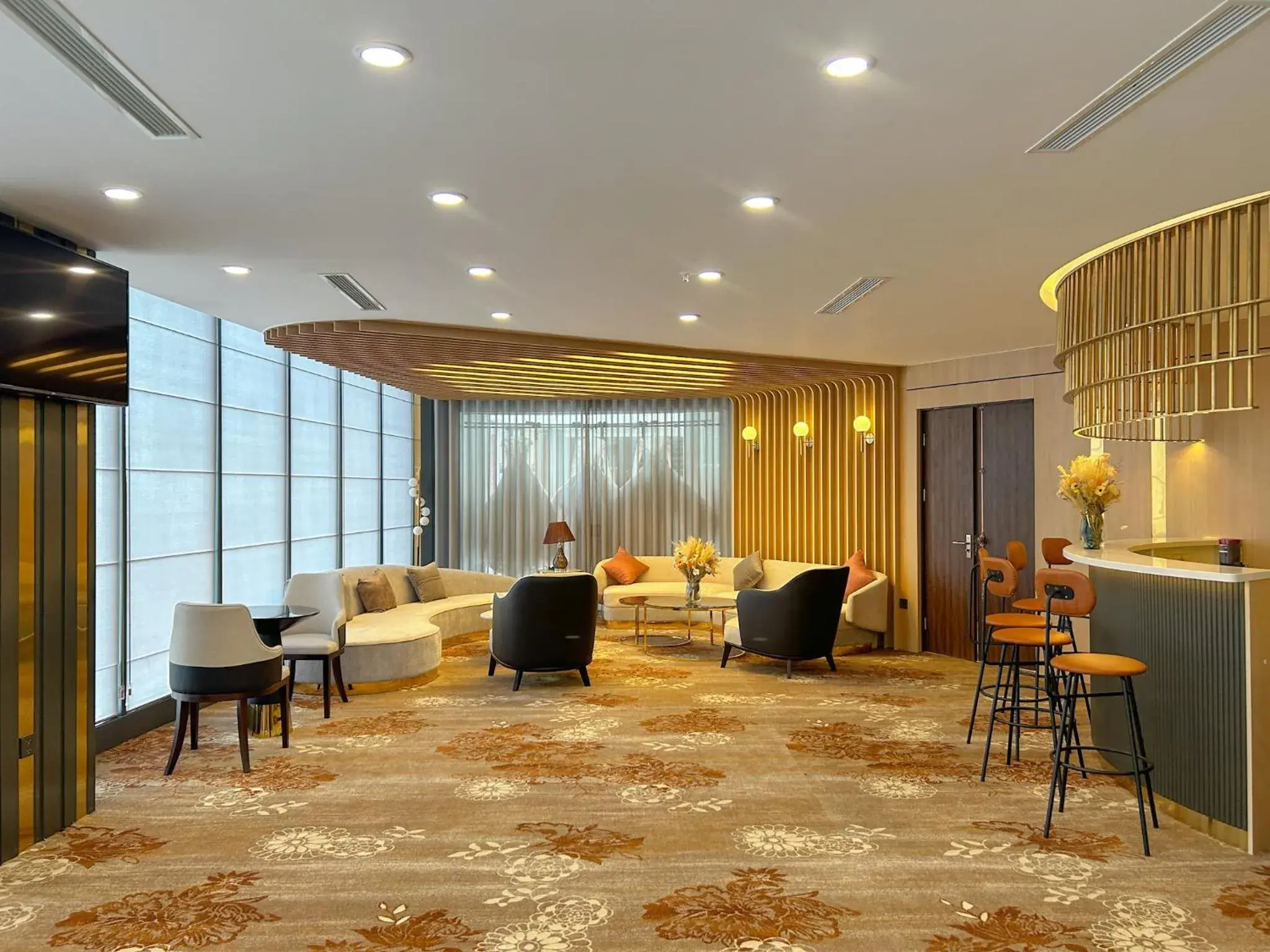 Lounge or bar in Paddington Hotel Halong Bayview Lounge or bar in Paddington Hotel Halong Bayview