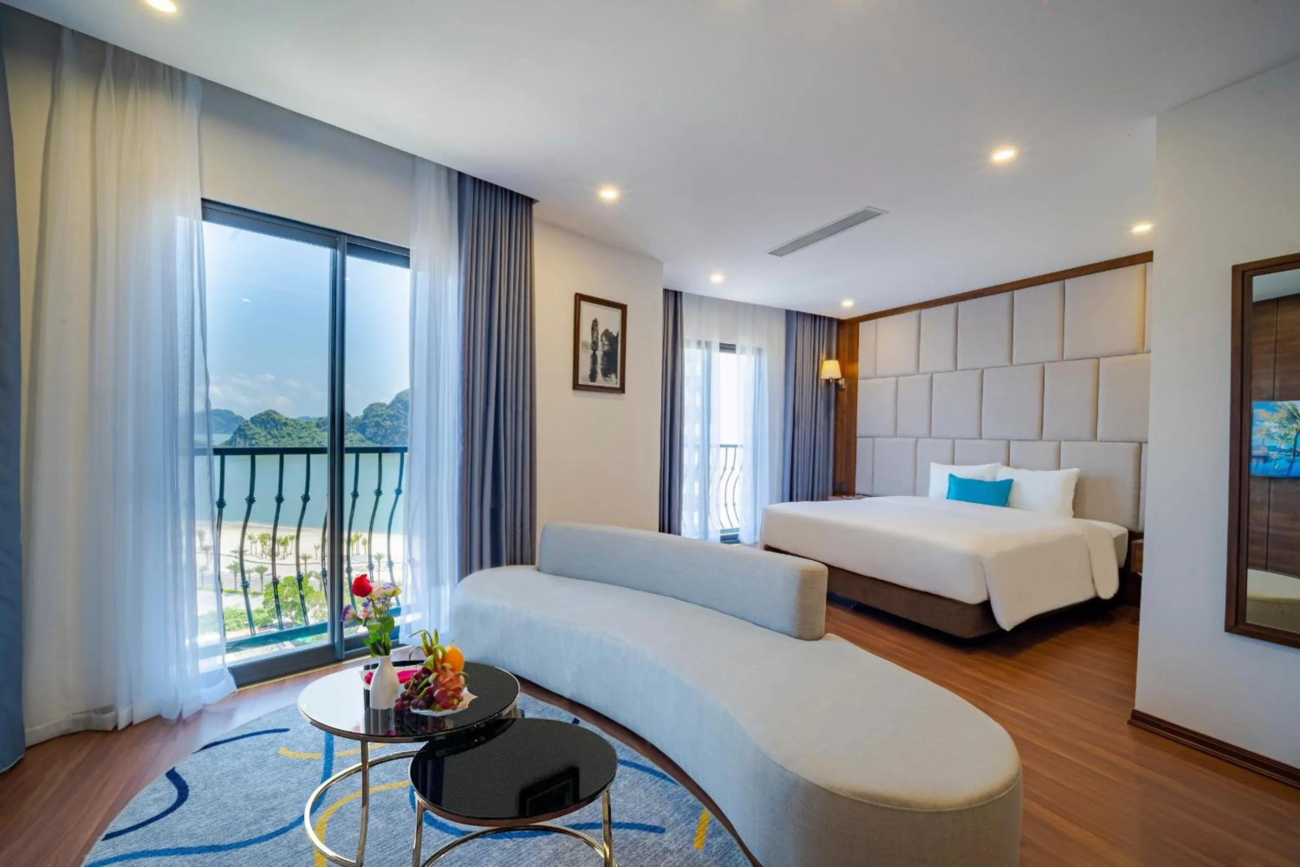 Photo of the whole room, Bed in Paddington Hotel Halong Bayview