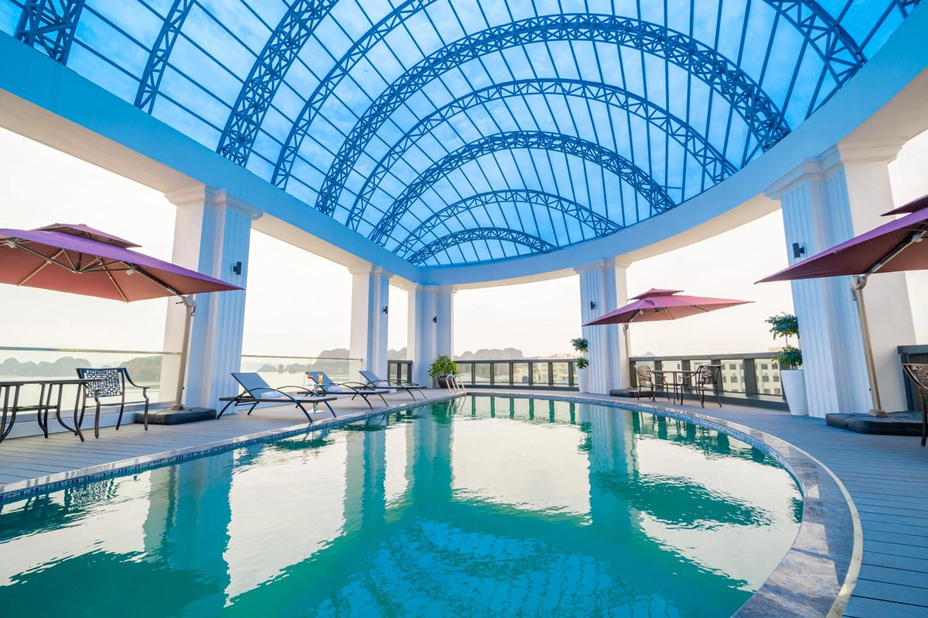 Swimming pool in Paddington Hotel Halong Bayview