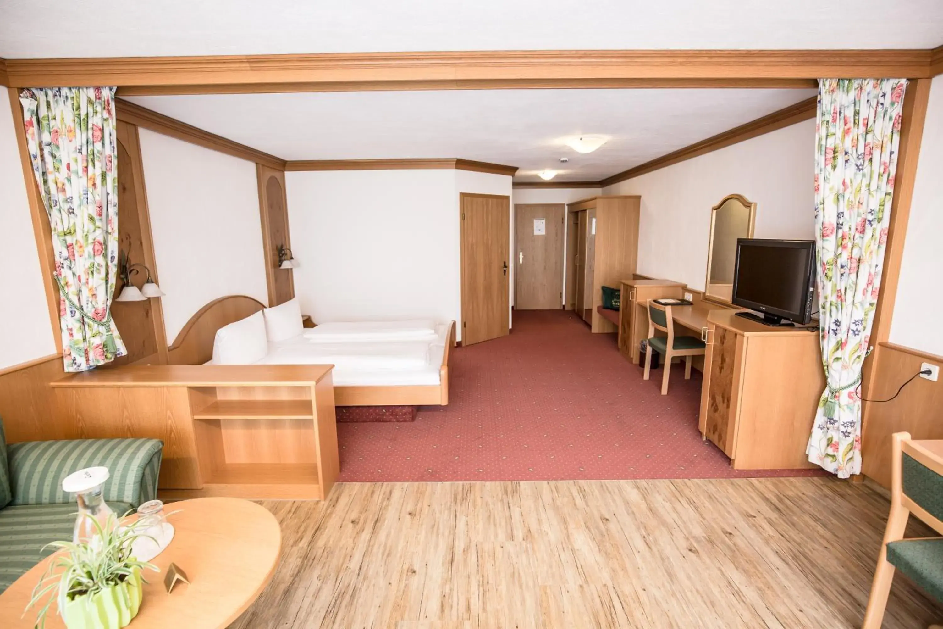 Family Suite (2 Adults + 2 Children) - single occupancy in Hotel Gerbe Family Suite (2 Adults + 2 Children) - single occupancy in Hotel Gerbe