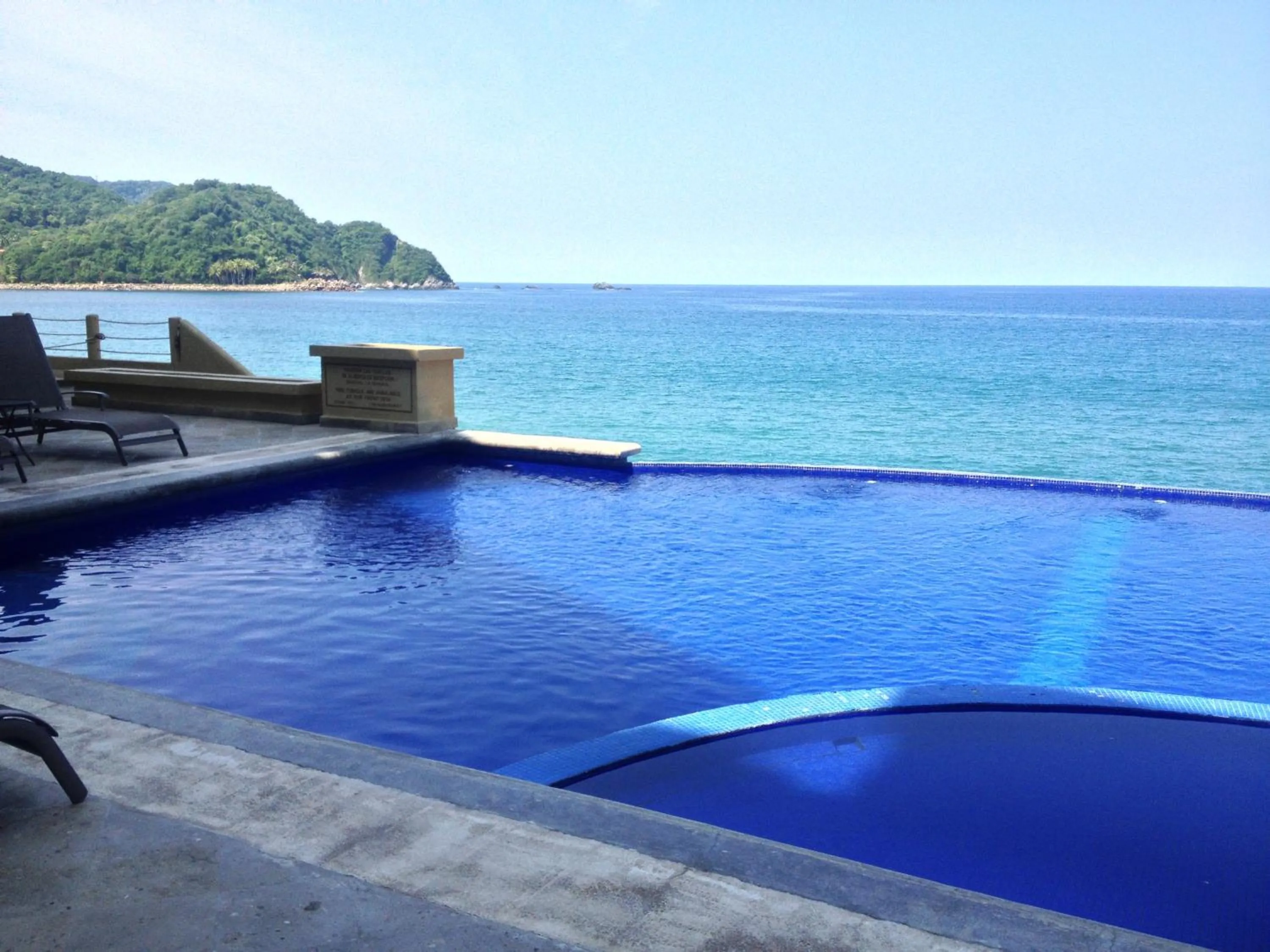 Swimming pool in Hotel Bogavante