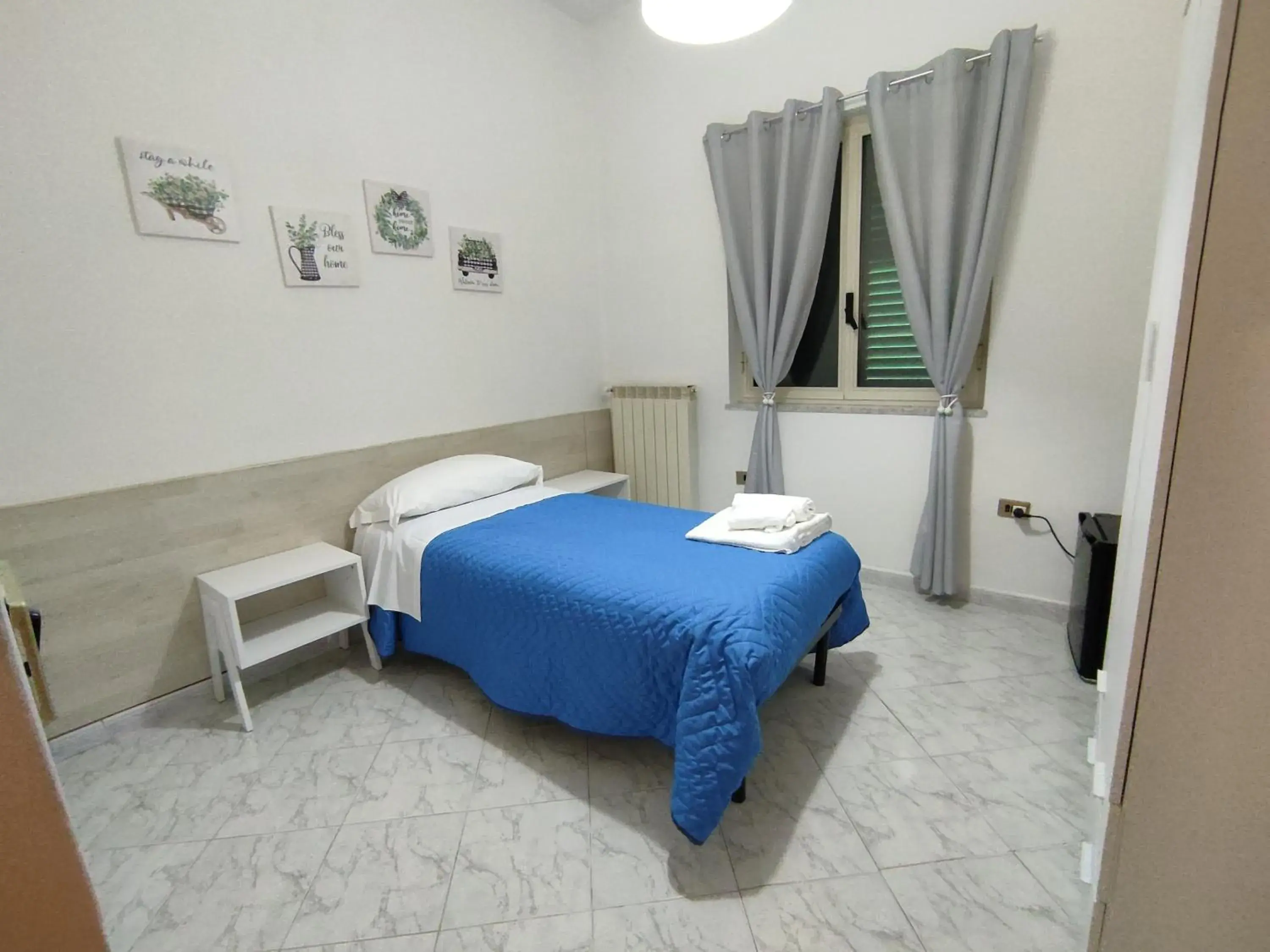 Budget Twin Room - single occupancy in Il Cortile Budget Twin Room - single occupancy in Il Cortile