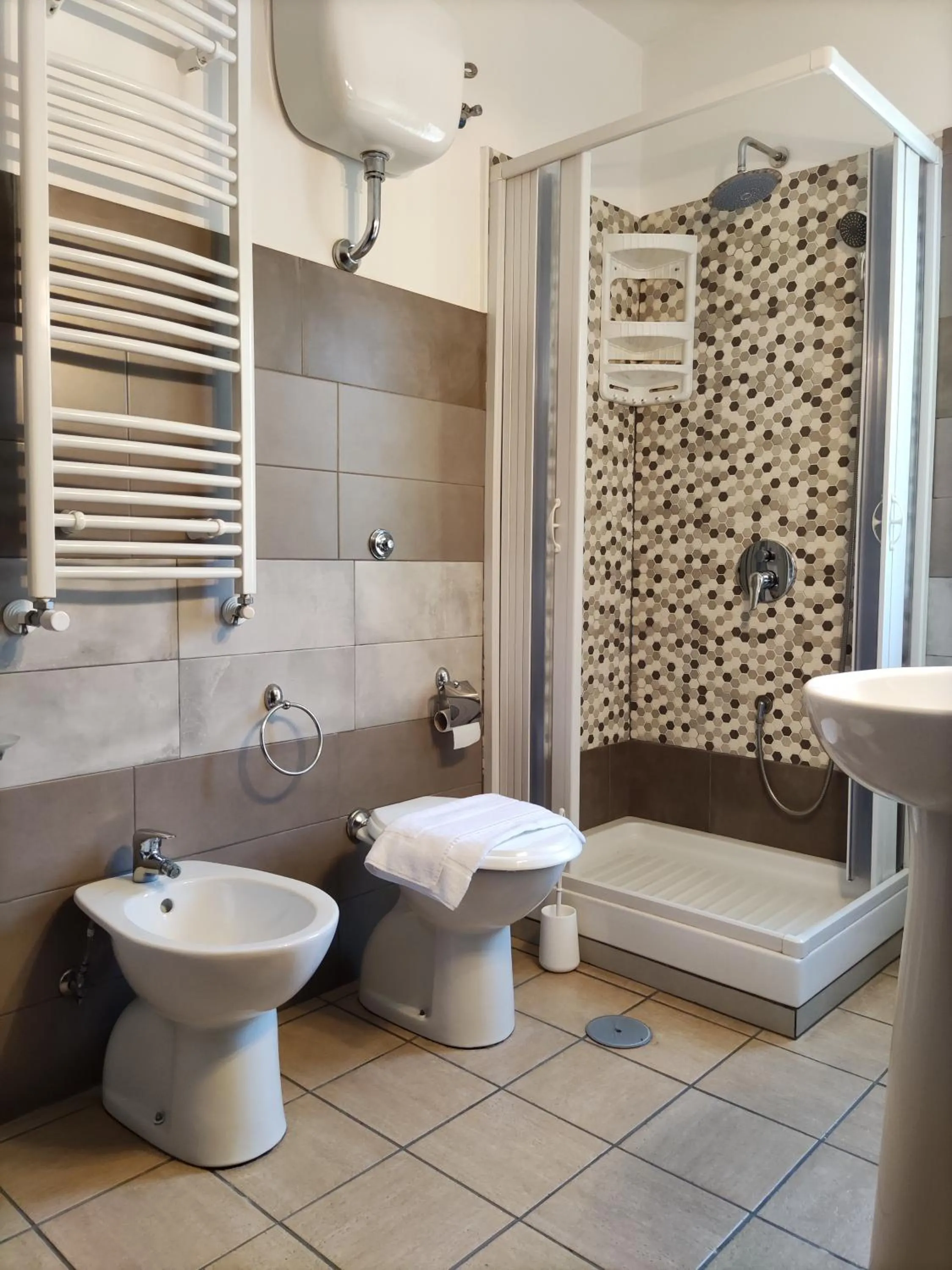 Shower in Il Cortile