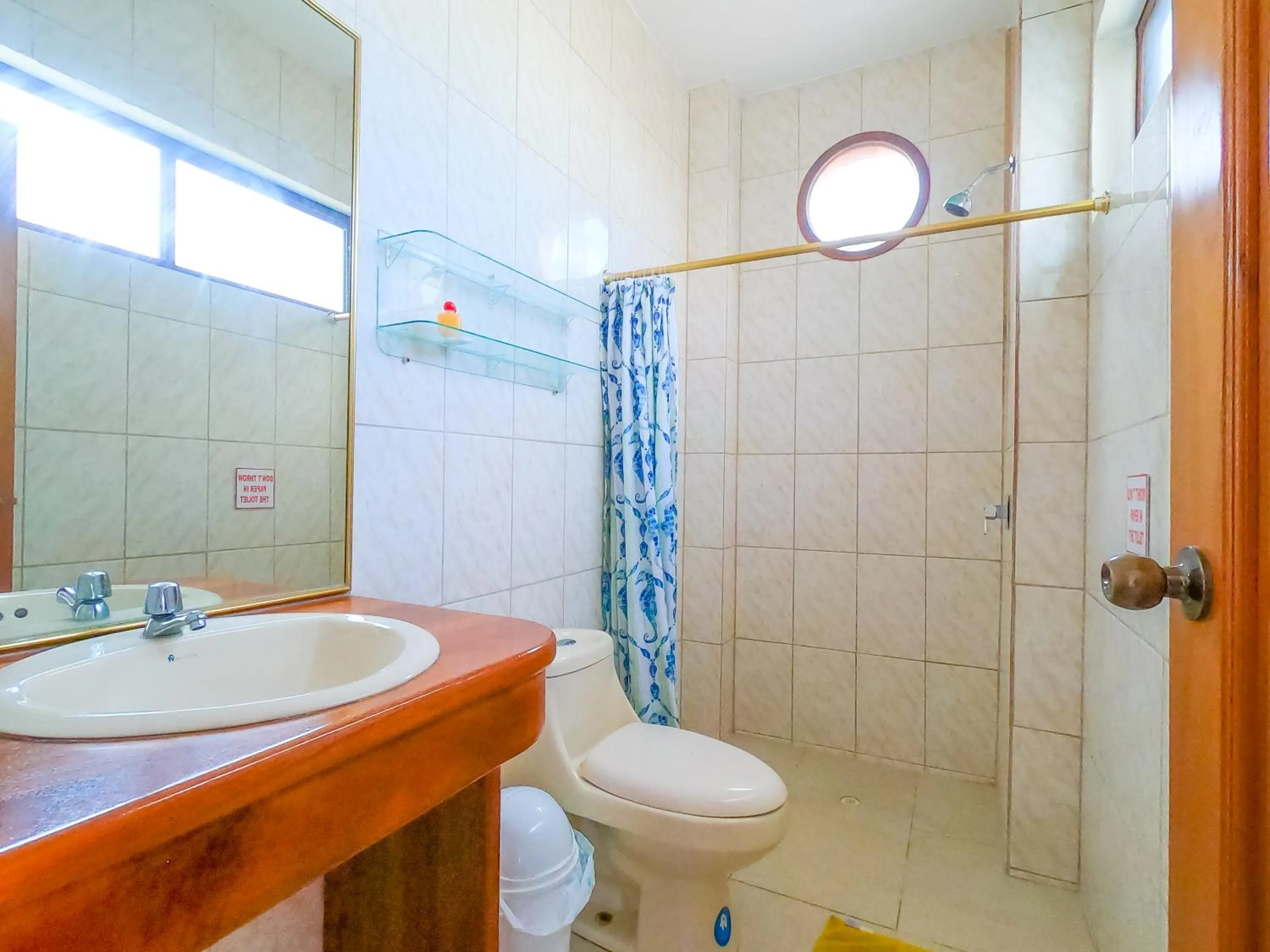 Shower in Gran Hostal Tintorera