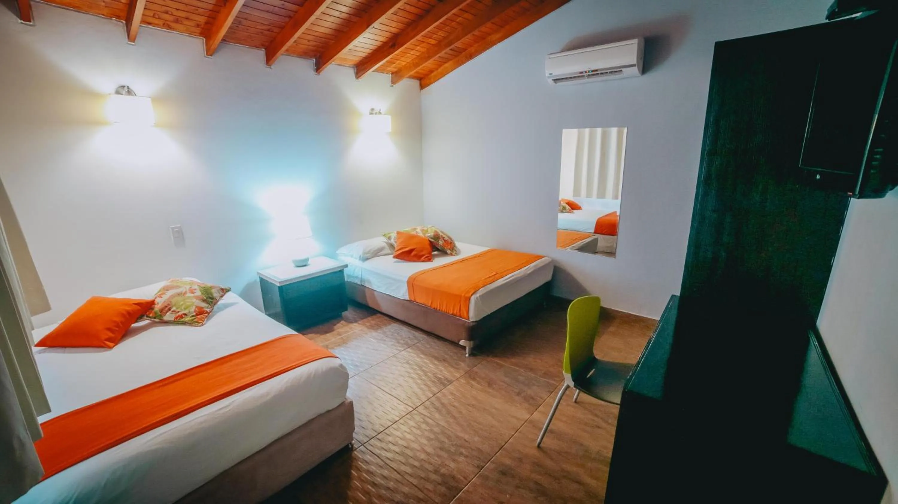 Standard Triple Room in La Ardilla de Santa Fe by Bernalo Hotels