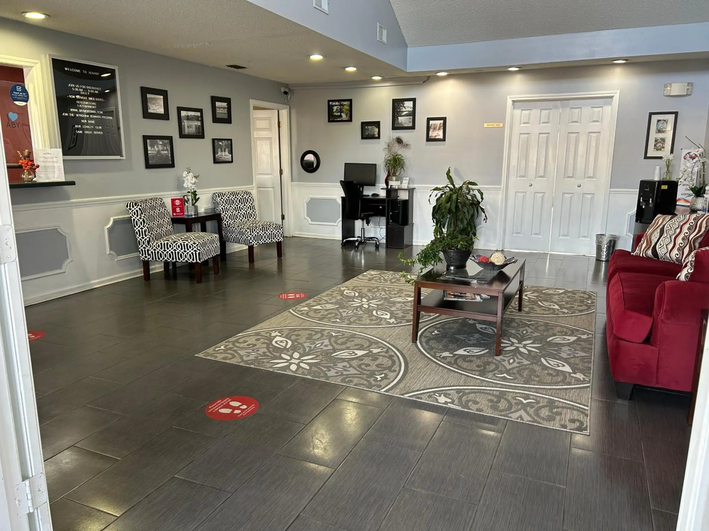 Lobby or reception in Baymont by Wyndham Albany at Albany Mall Lobby or reception in Baymont by Wyndham Albany at Albany Mall