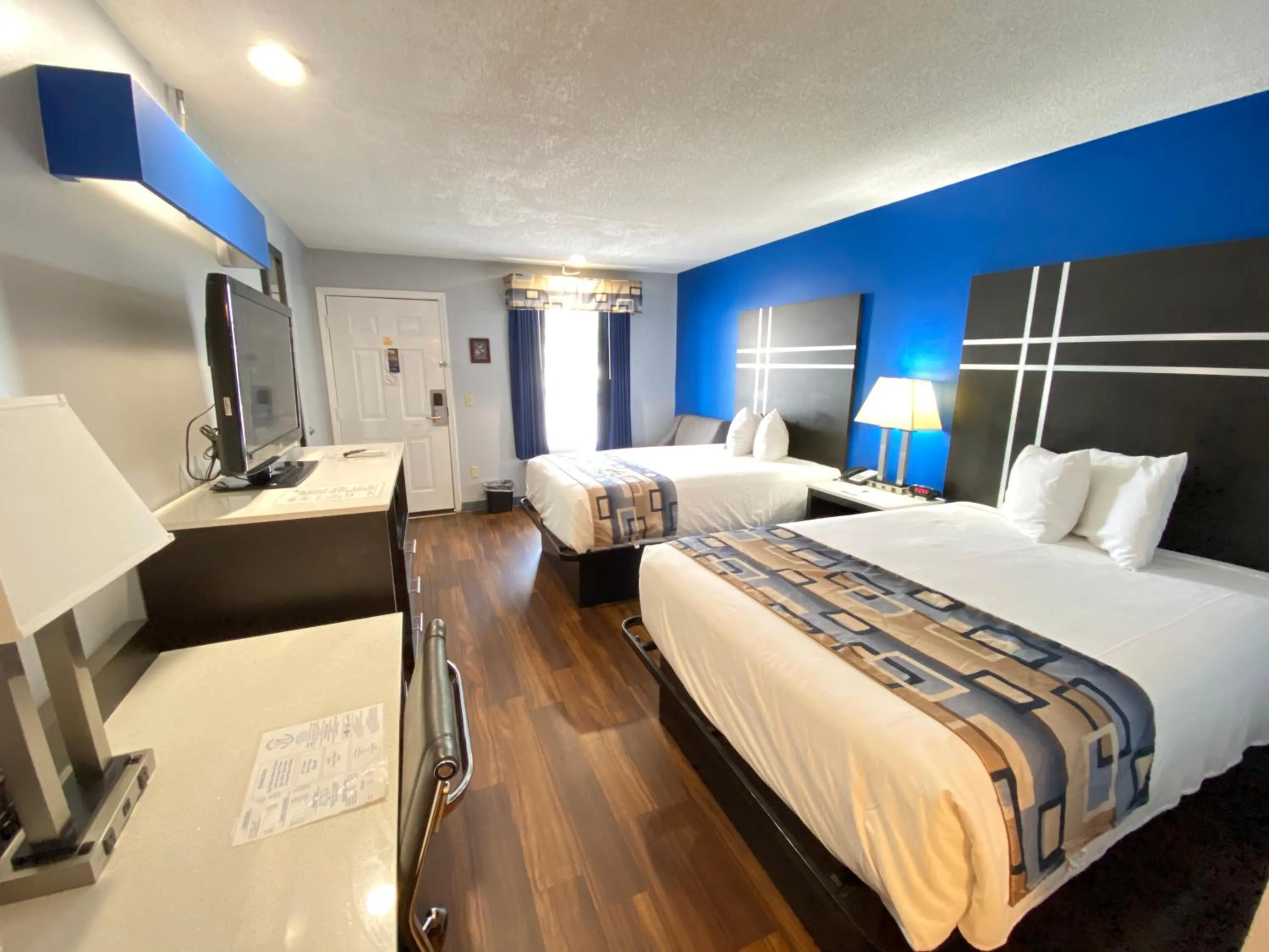 hair dresser, Bed in Baymont by Wyndham Albany at Albany Mall