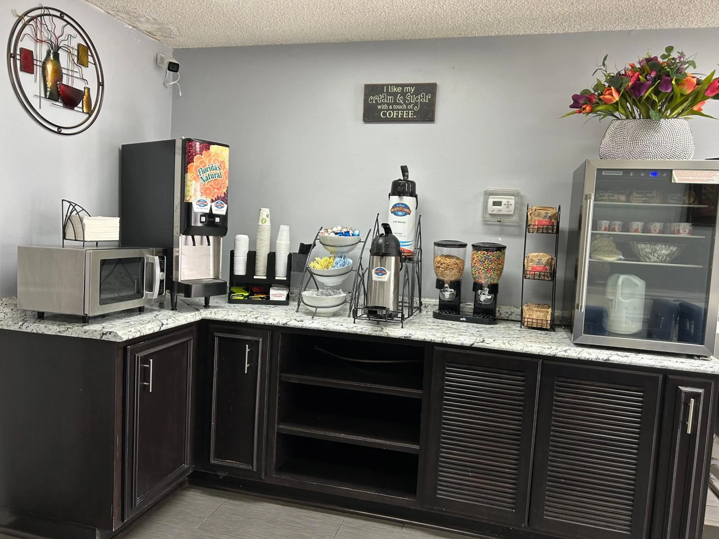 Breakfast in Baymont by Wyndham Albany at Albany Mall