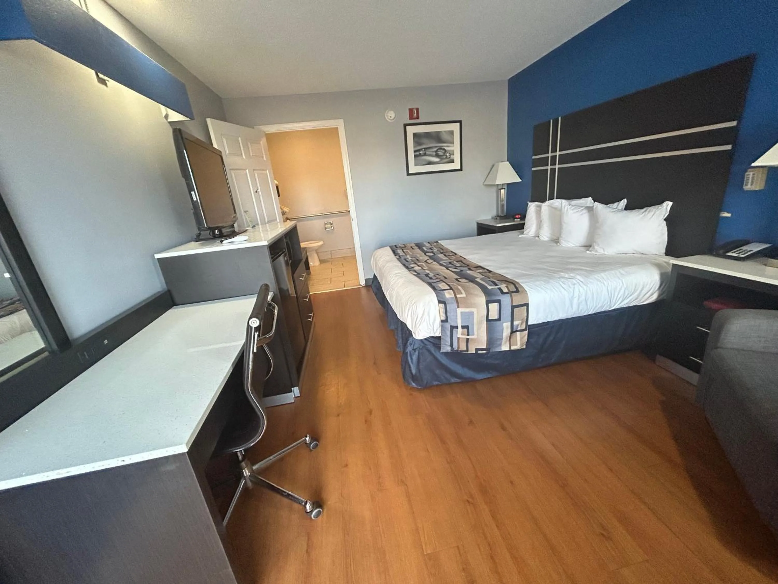 Bedroom, Bed in Baymont by Wyndham Albany at Albany Mall