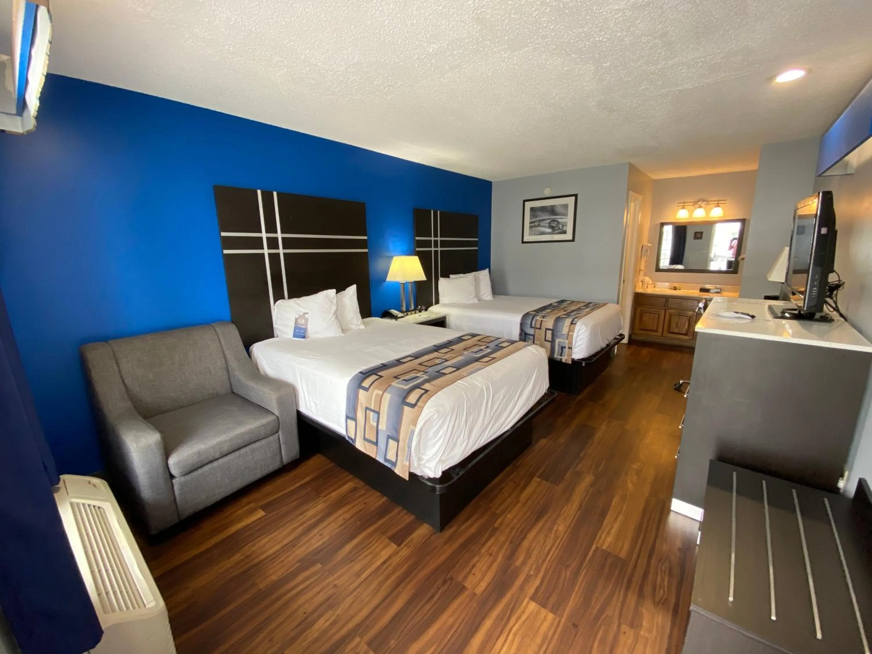 Photo of the whole room, Bed in Baymont by Wyndham Albany at Albany Mall