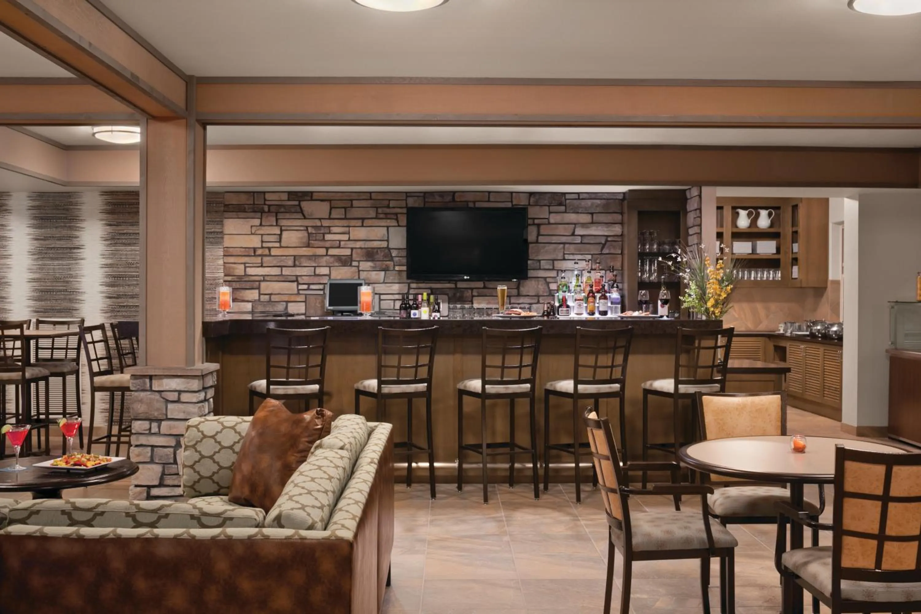 Lounge or bar in Hyatt House Minot- North Dakota
