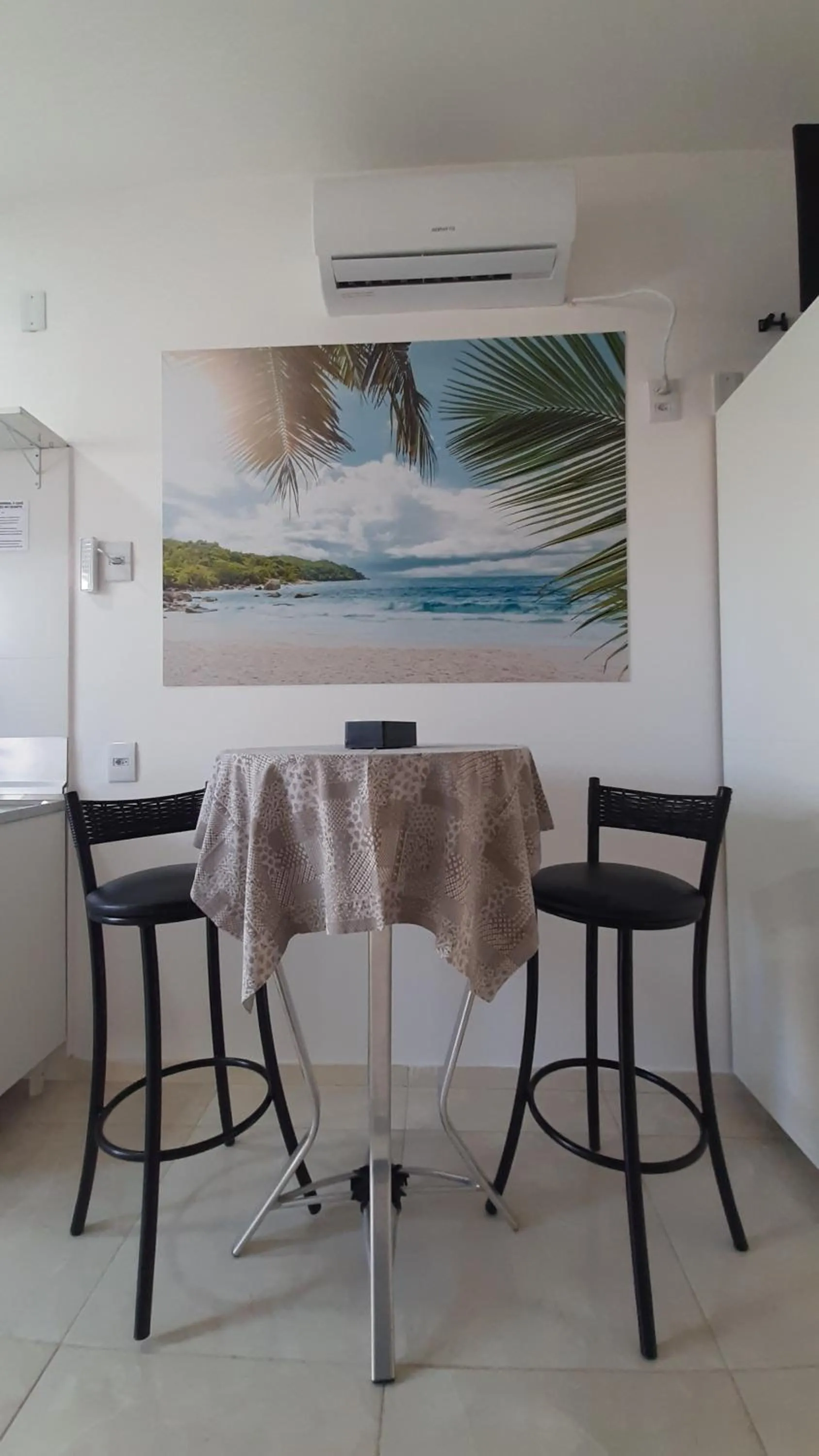 PENHAFLAT, STUDIO COMPLÉTO, C GARAGEM , A 700 m do parque e 120 m da praia