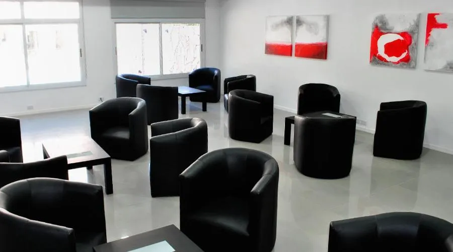 Communal lounge/ TV room in Pilar Apart Hotel