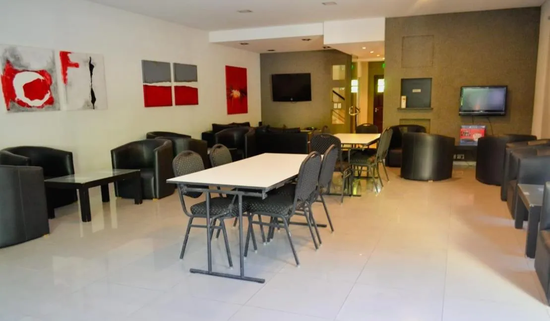 Restaurant/Places to Eat in Pilar Apart Hotel