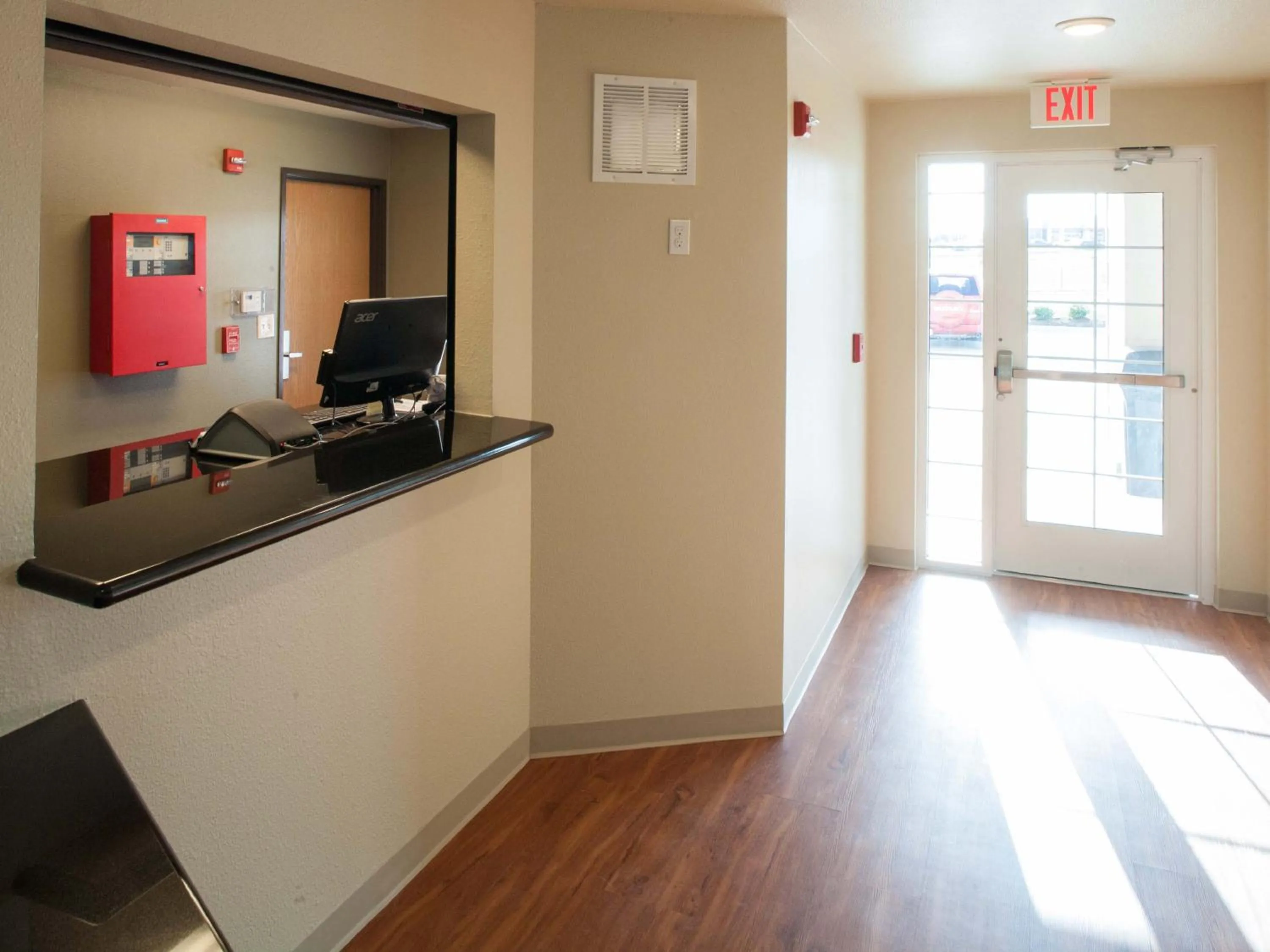Lobby or reception in WoodSpring Suites Junction City