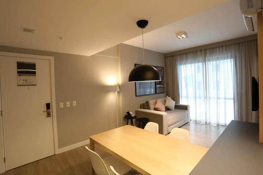 Living room, Bed in Astron Suítes Mondial Salvador by Nobile