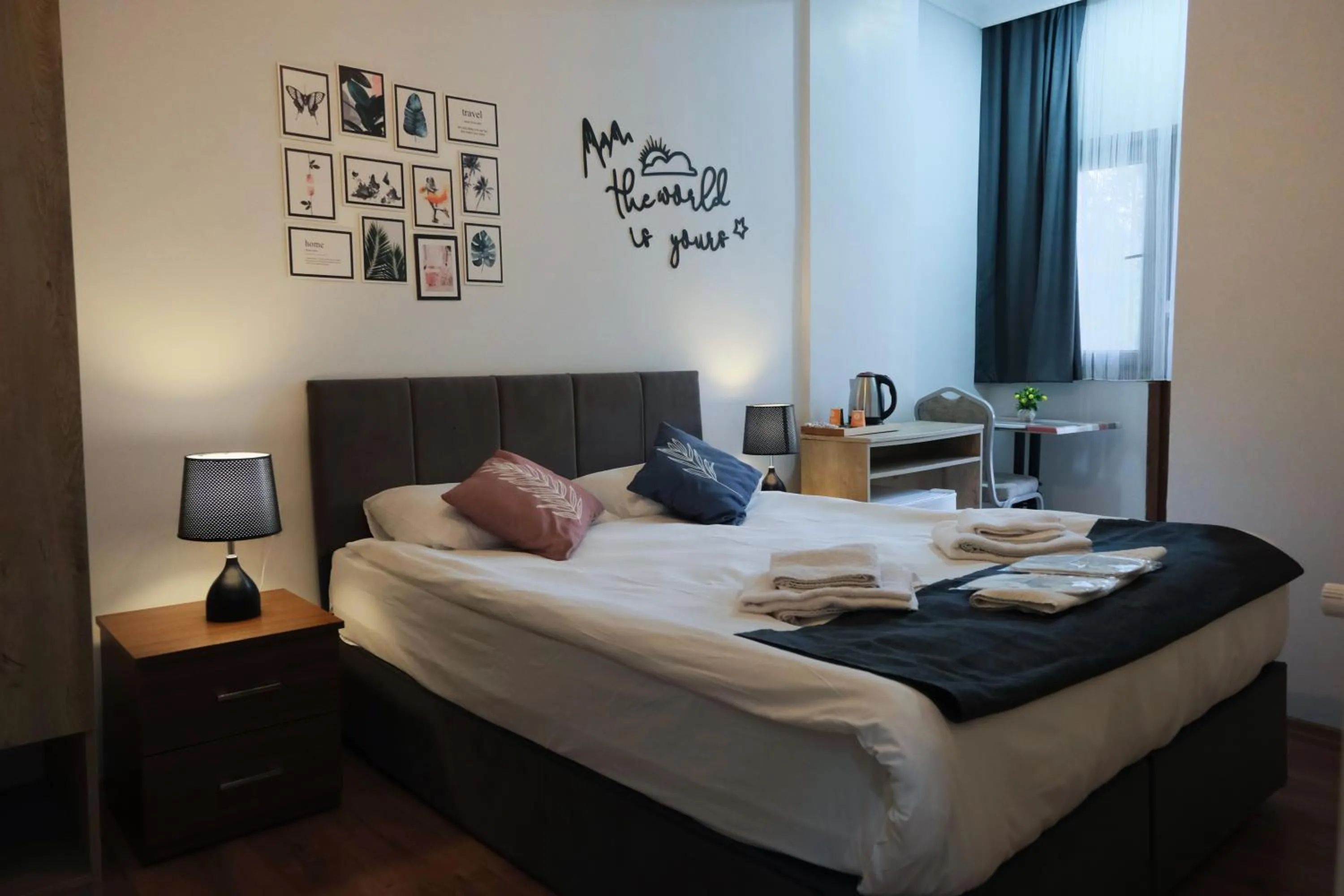 Bed in Kondoskali Hotel