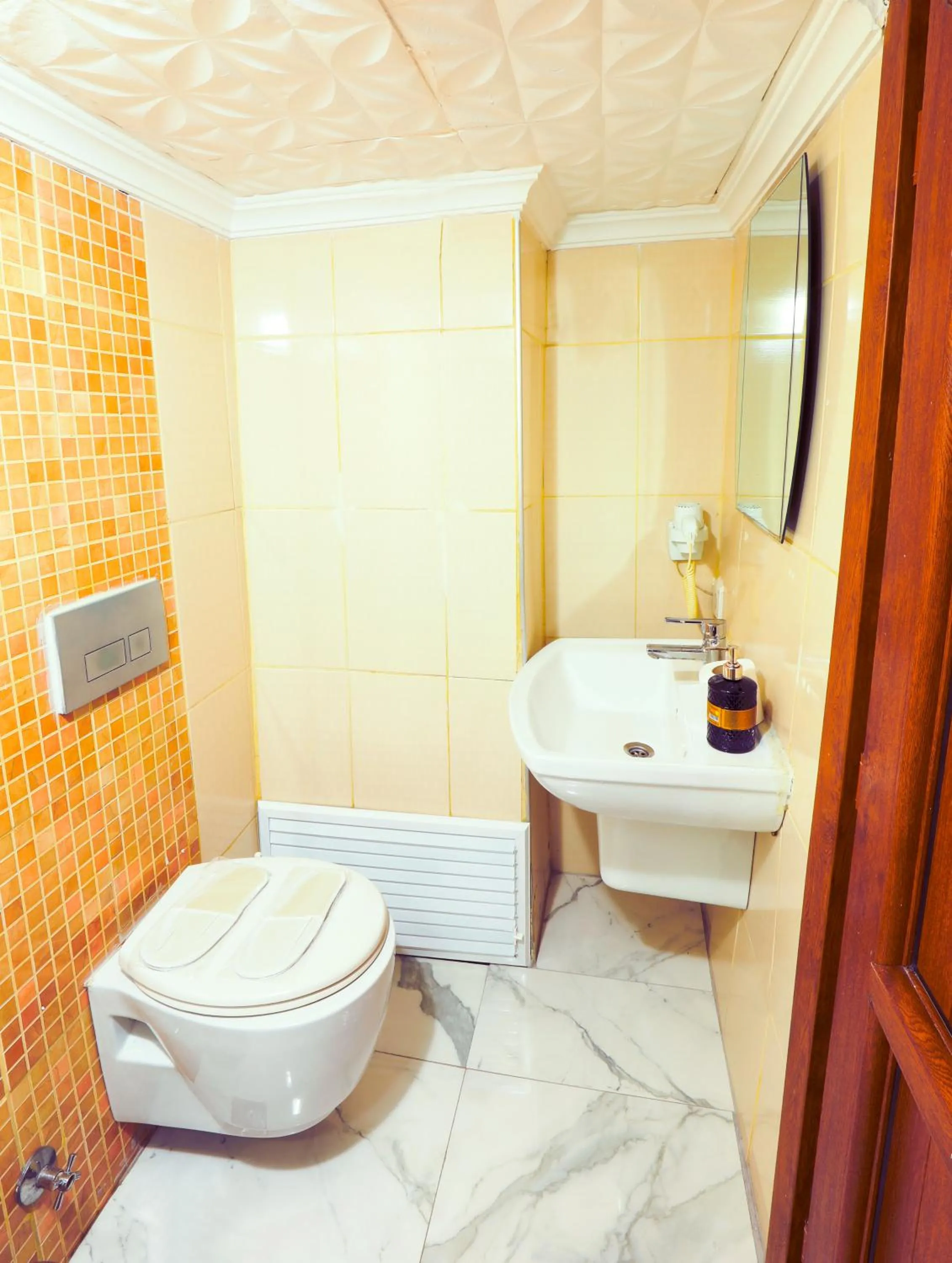 Shower in Kondoskali Hotel