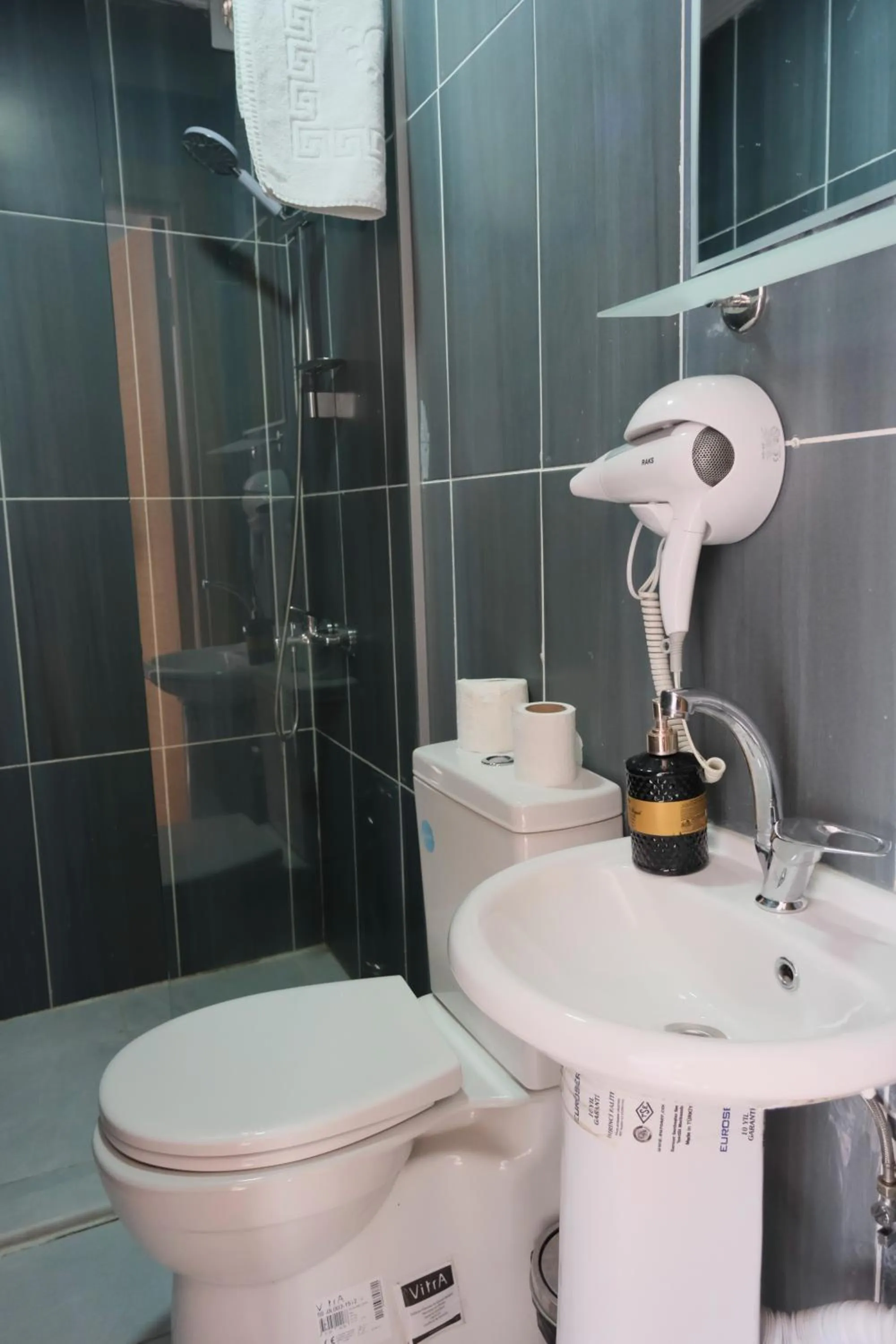 Bathroom in Kondoskali Hotel