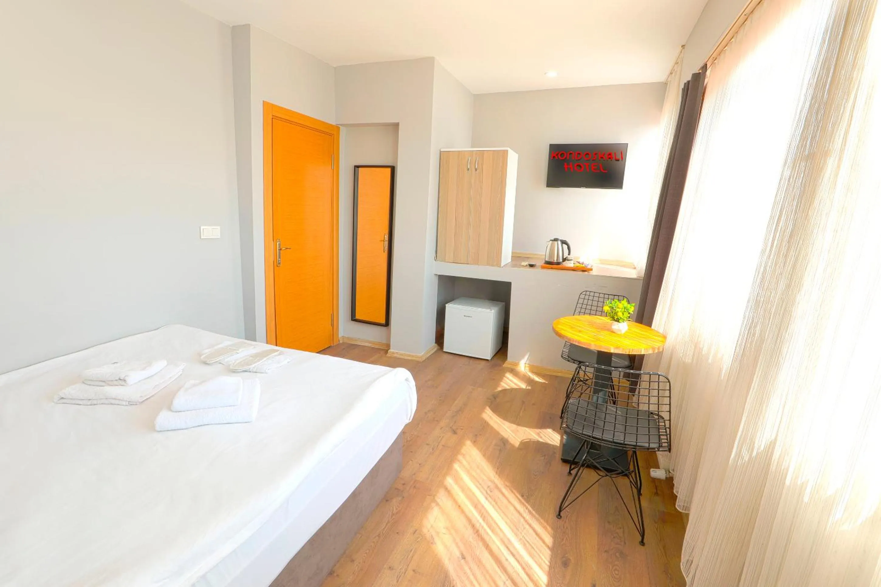 Bed in Kondoskali Hotel