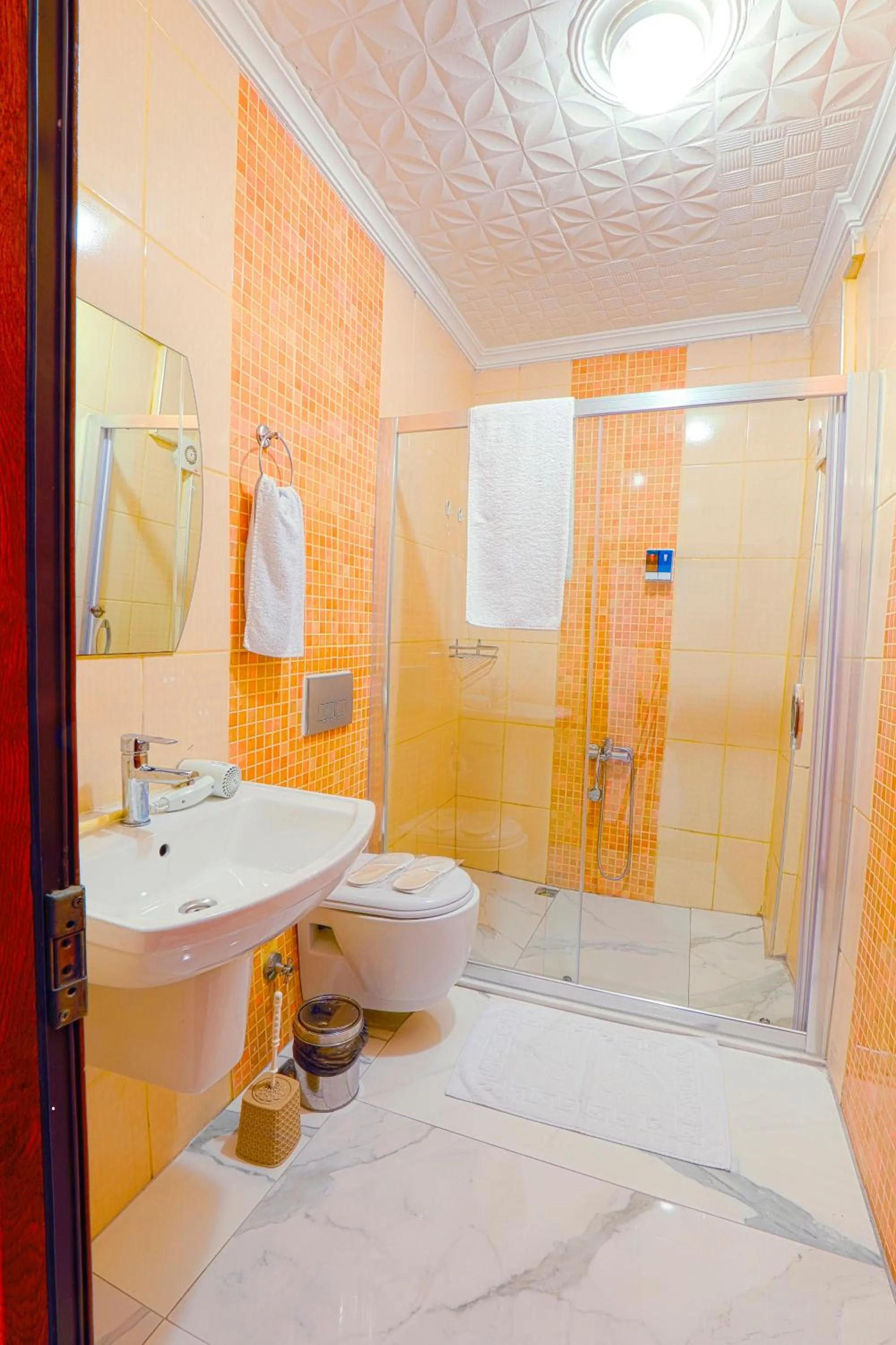 Shower in Kondoskali Hotel