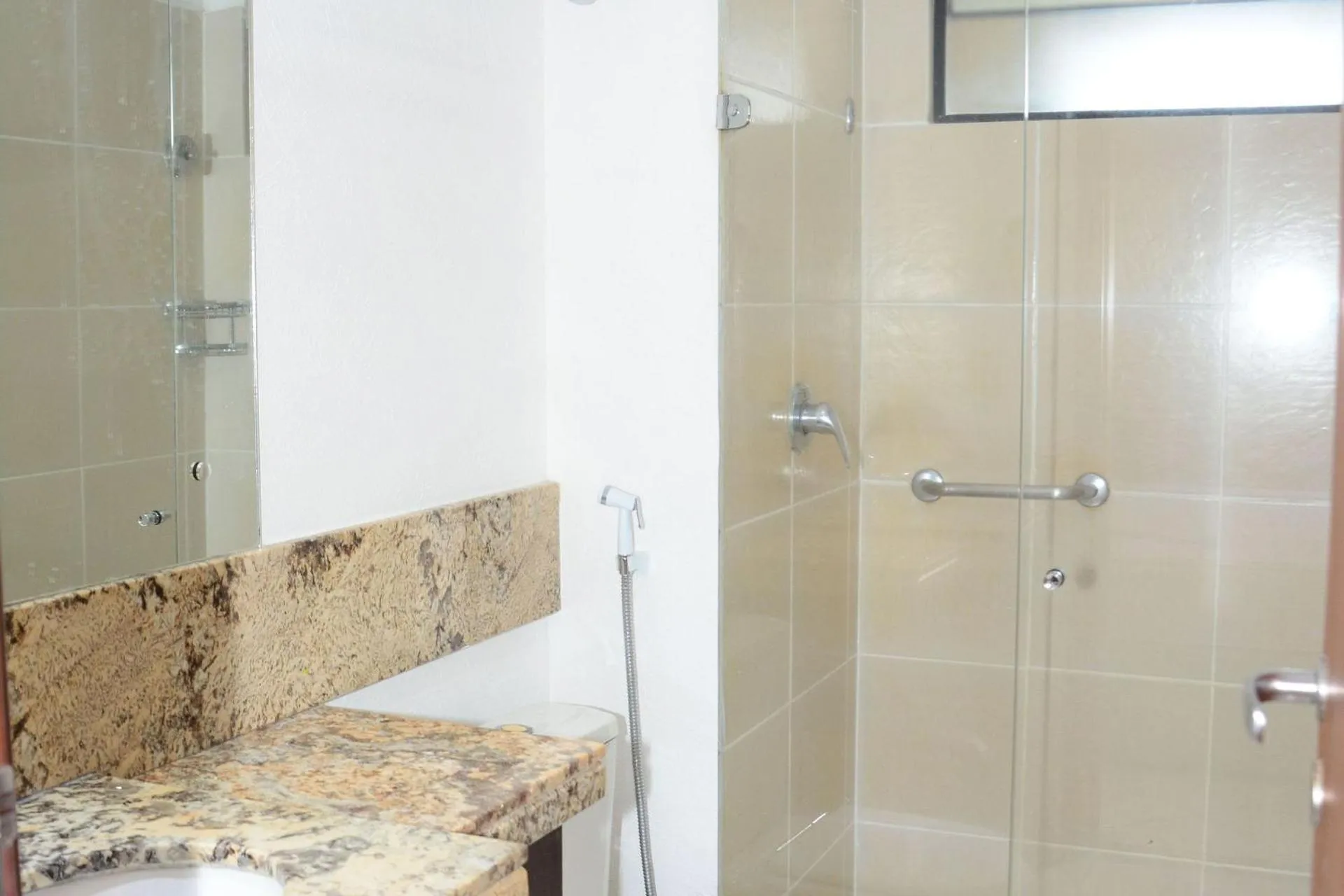 Toilet in Natal Plaza requinte, conforto e vista para o mar