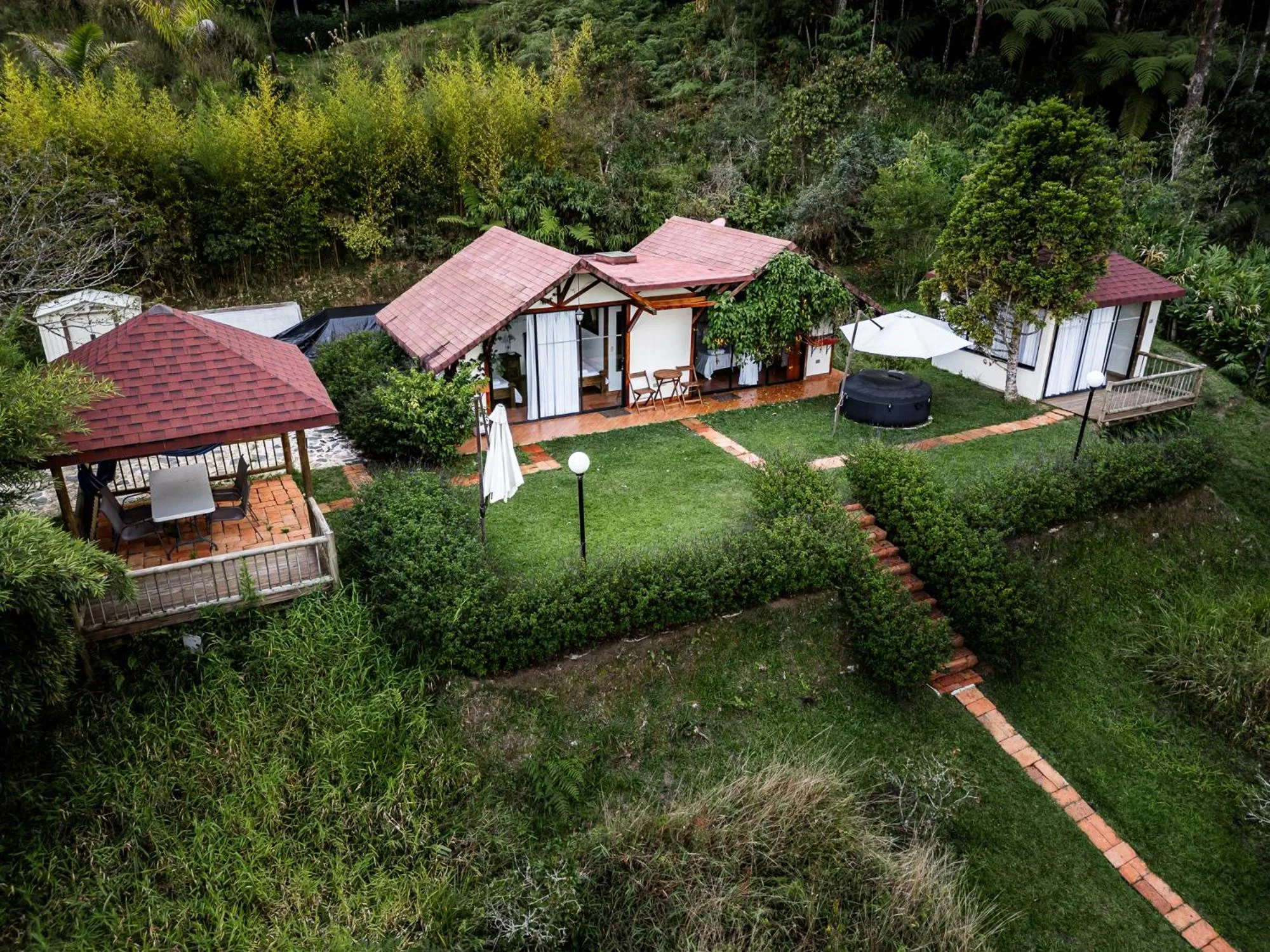 Bird's eye view in Pietrasanta hotel campestre frente a la represa del Peñol y Guatape