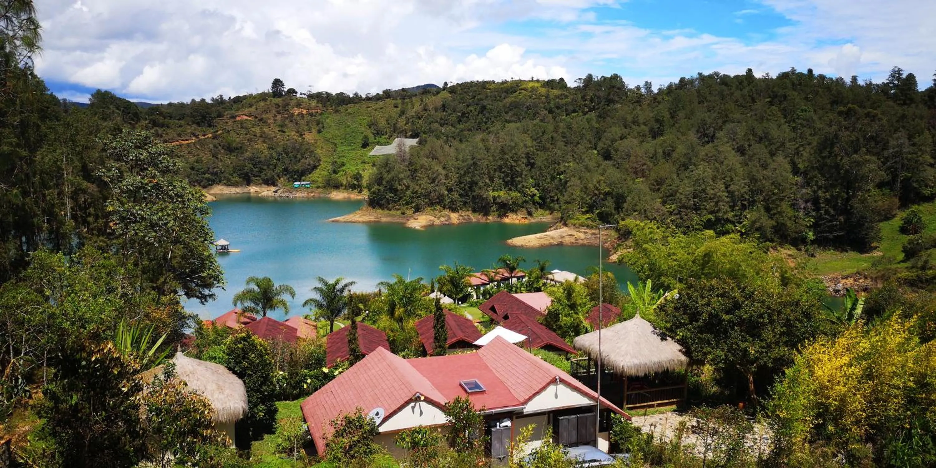 Pietrasanta hotel campestre frente a la represa del Peñol y Guatape