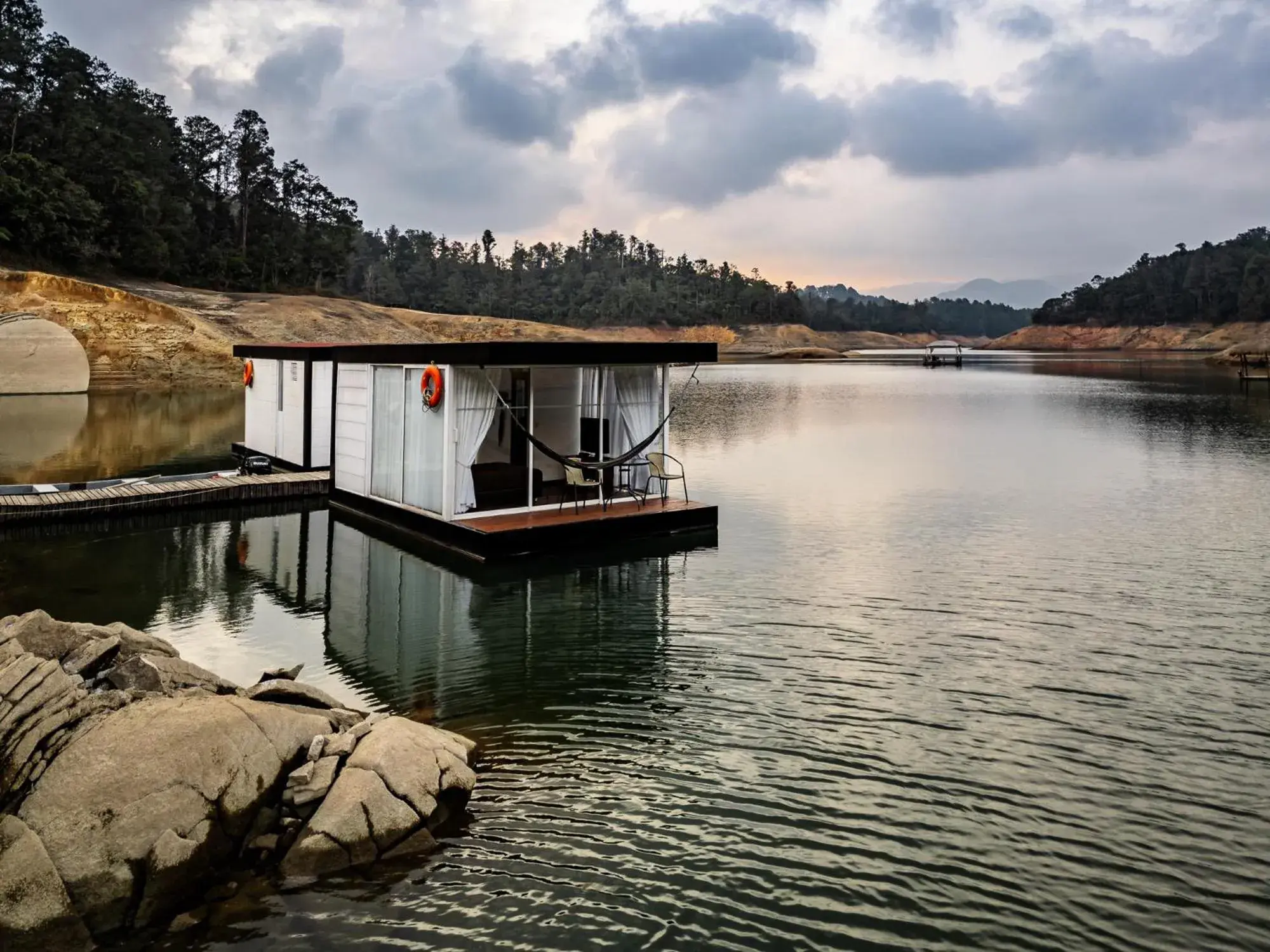 Pietrasanta hotel campestre frente a la represa del Peñol y Guatape Pietrasanta hotel campestre frente a la represa del Peñol y Guatape