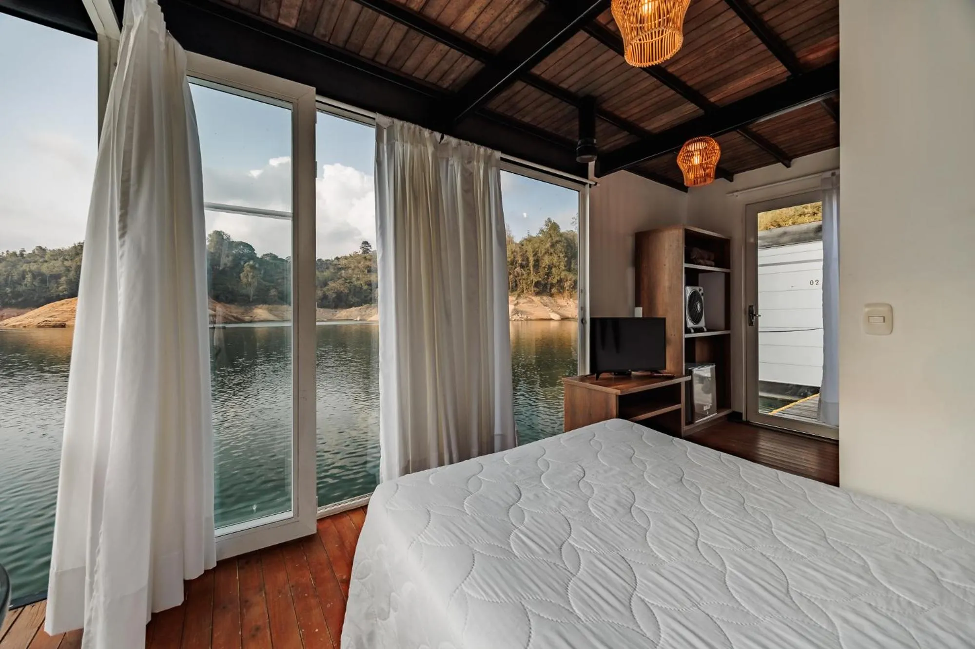 Bed in Pietrasanta hotel campestre frente a la represa del Peñol y Guatape