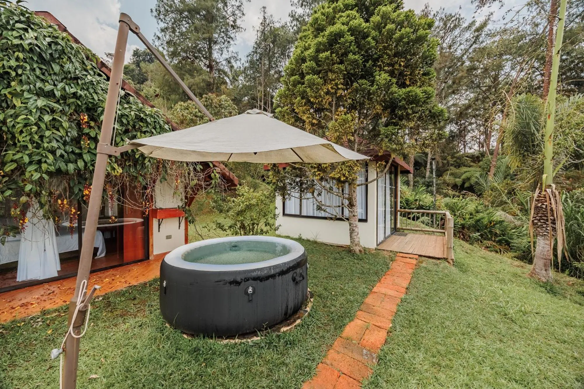Patio in Pietrasanta hotel campestre frente a la represa del Peñol y Guatape