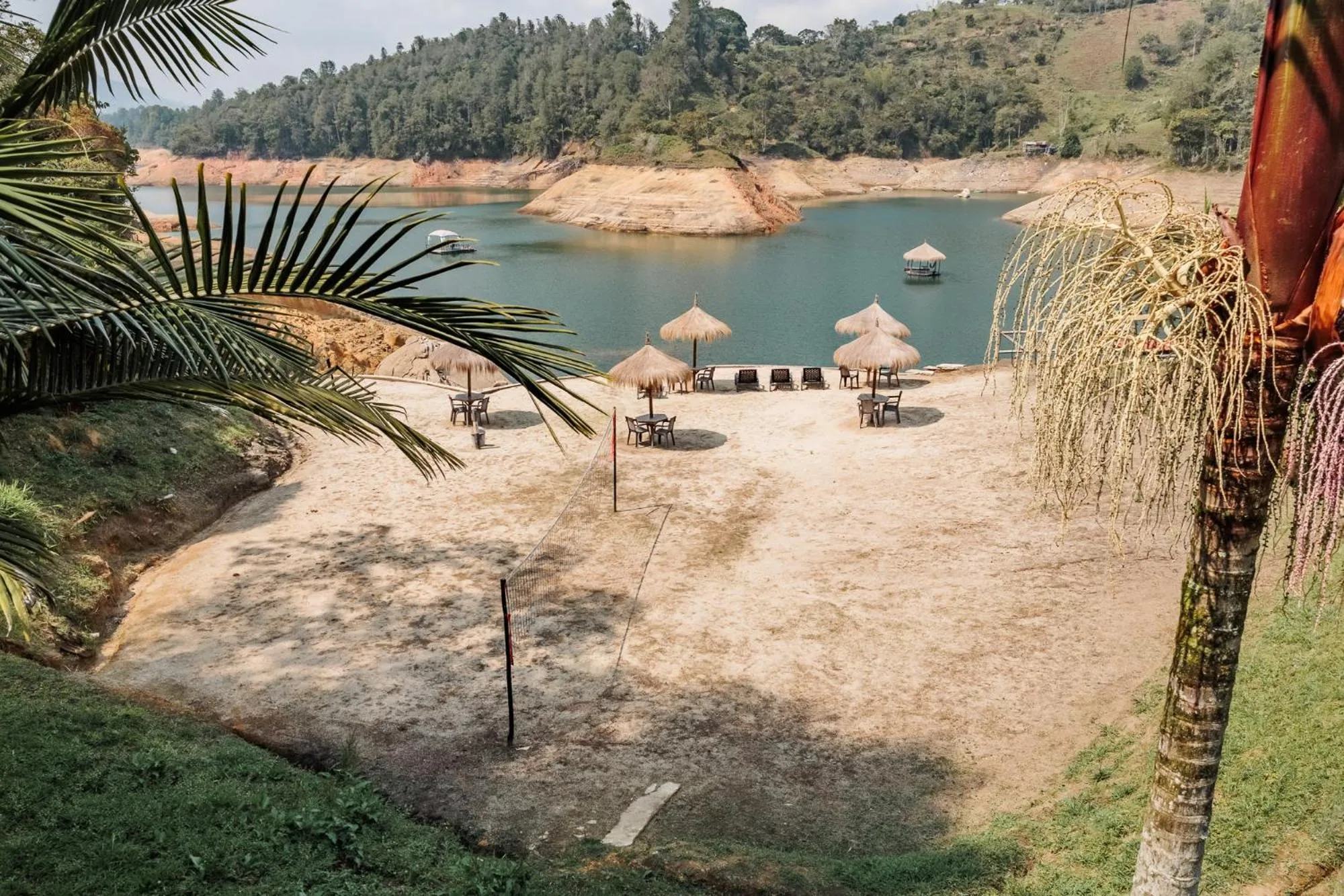 Beach in Pietrasanta hotel campestre frente a la represa del Peñol y Guatape