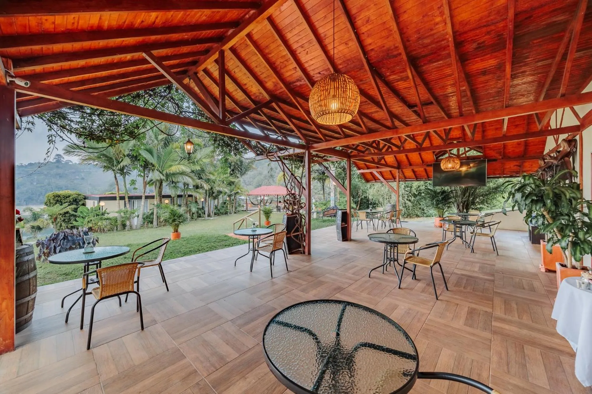 Restaurant/places to eat in Pietrasanta hotel campestre frente a la represa del Peñol y Guatape